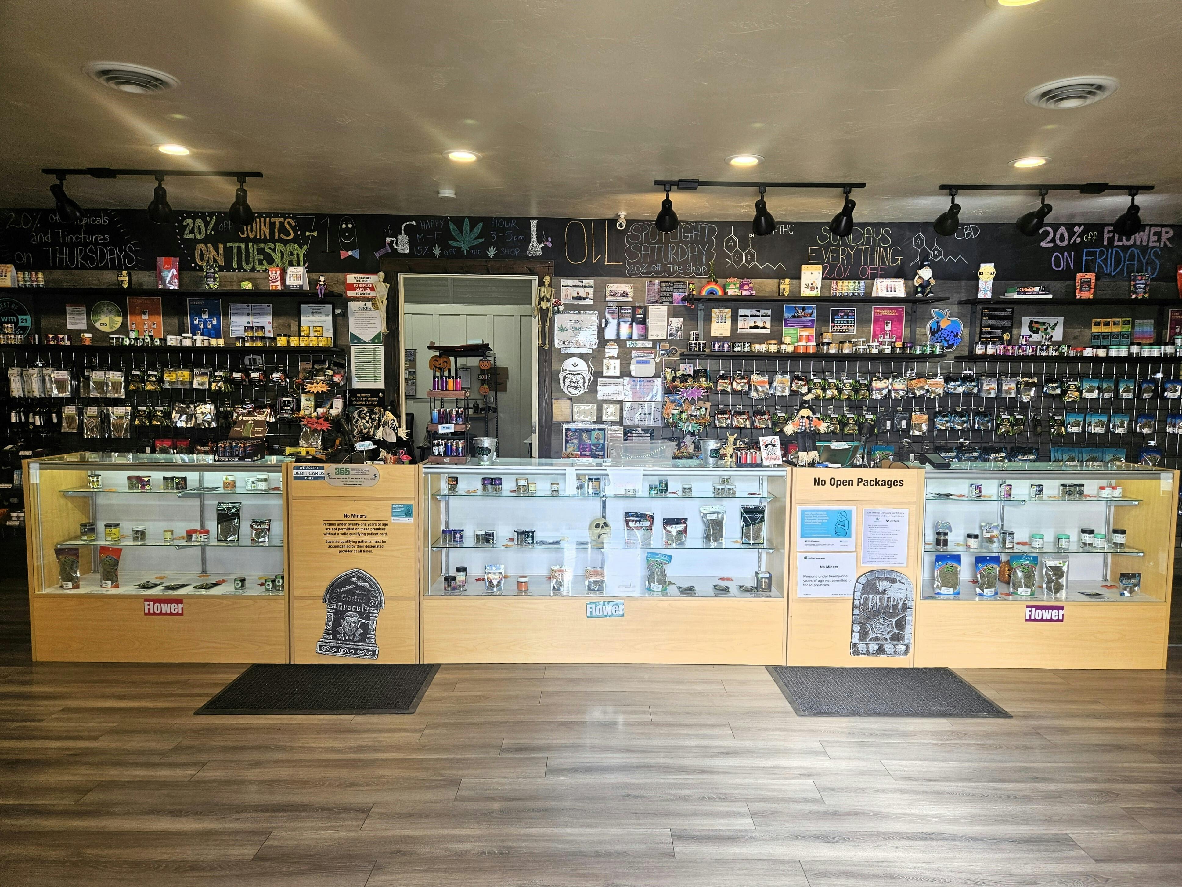 365 smoke and vape 365 SMOKE VAPE SHOP SEGUIN | OPEN 24 HOURS | SMOKE SHOP | E-JUICES | VAPE  DISPOSABLES | HOOKAH | CIGARS | HEMP | GLASS PIPE main image 1