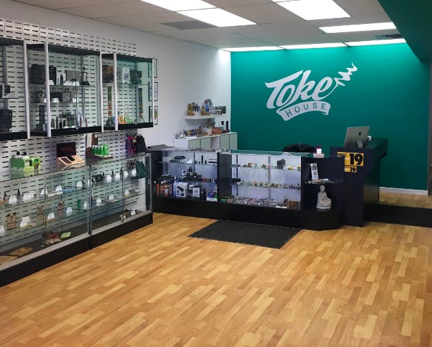 Toke House Info, Menu & Deals Weed dispensary Thunder Bay, ON