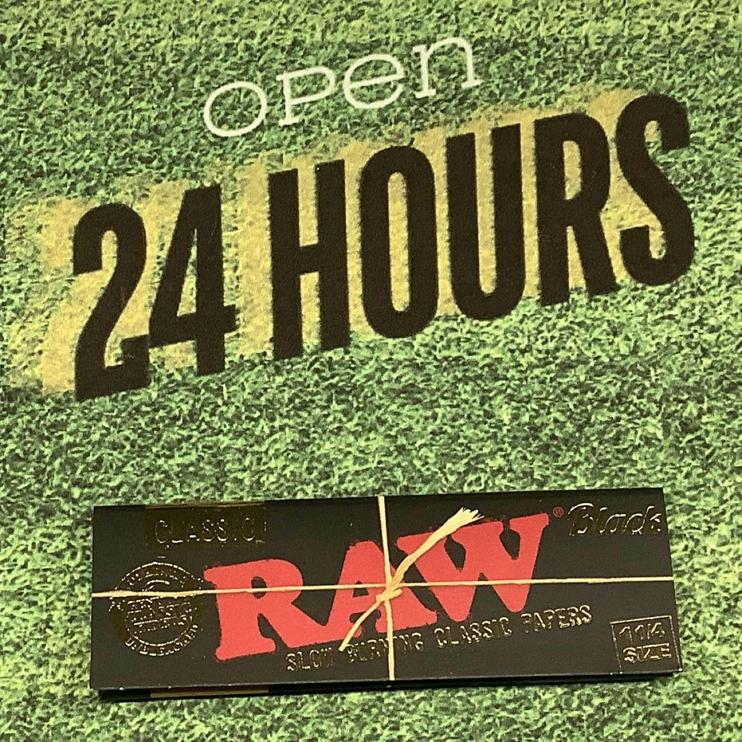 Raw - 1 1/4 Rolling Papers Black