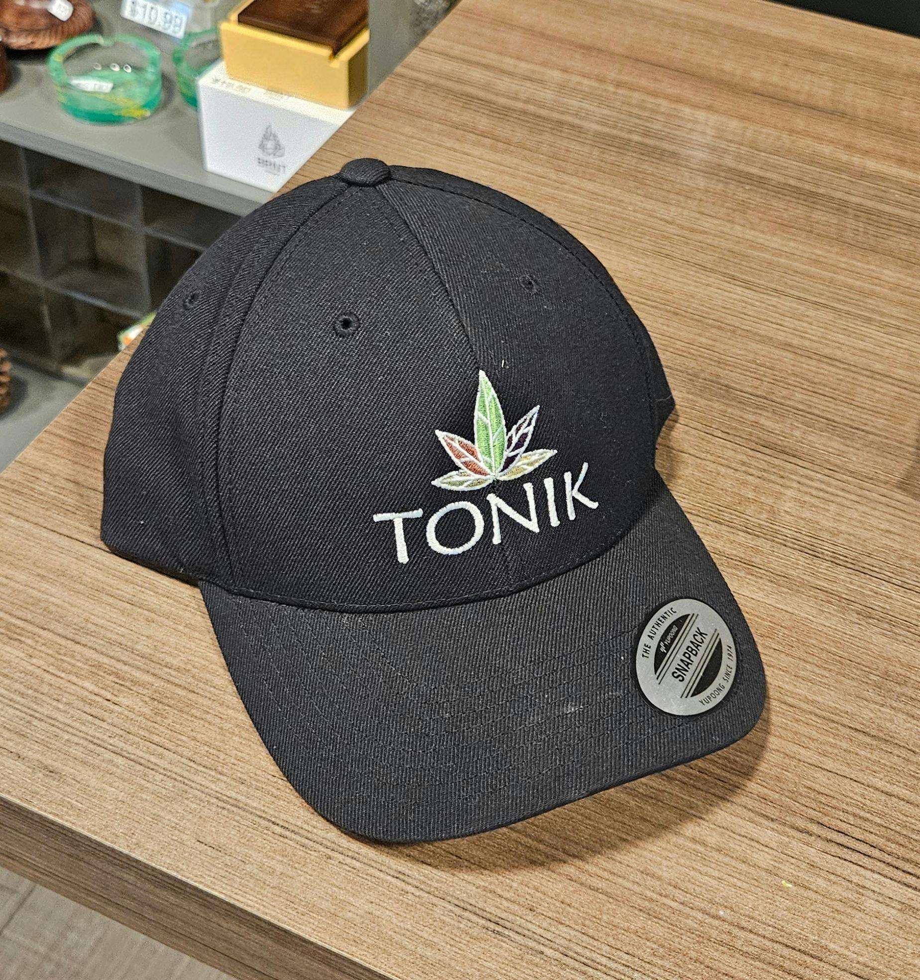 Tonik premium snapback cap - black colour logo