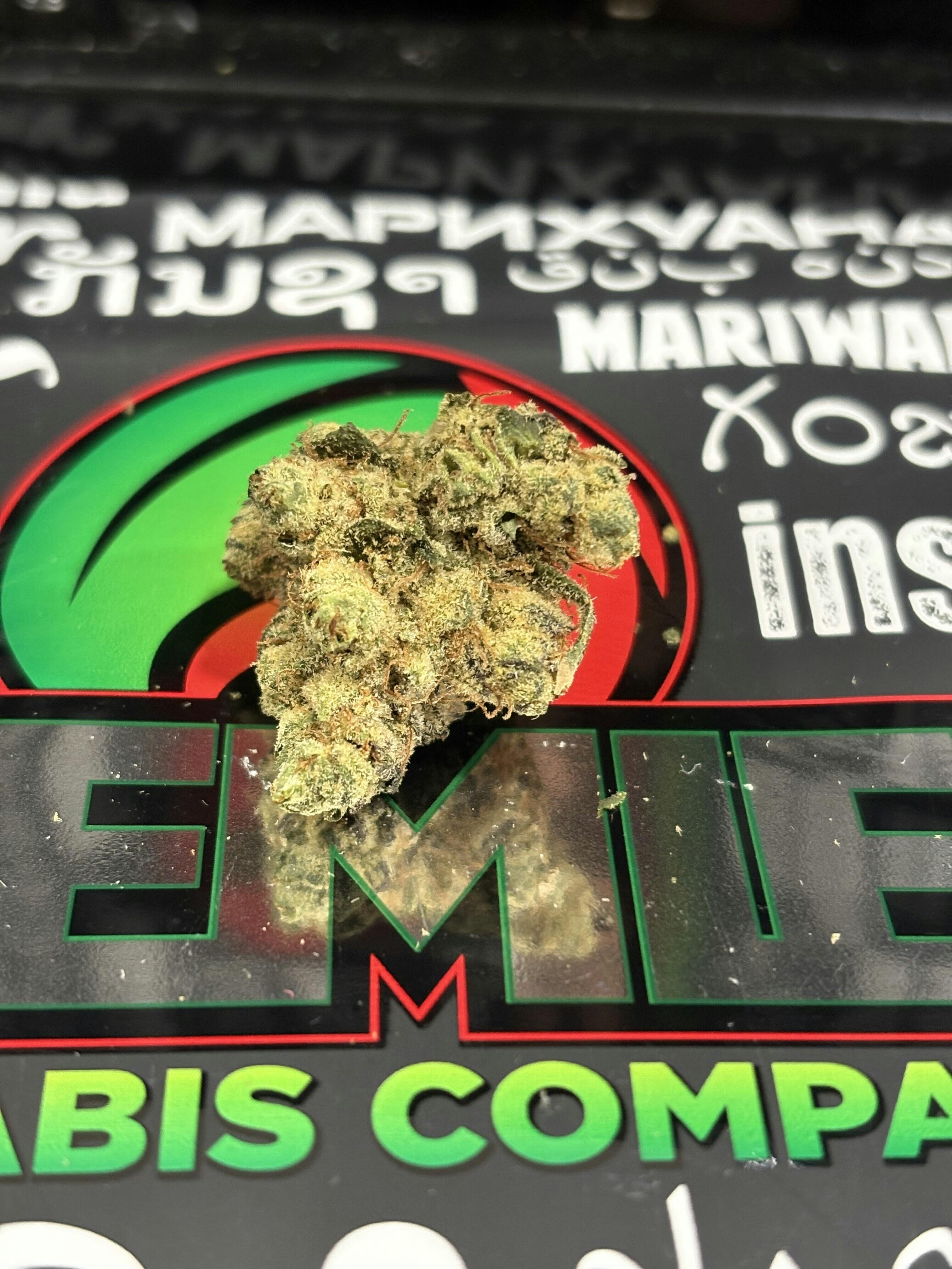 Lemon Poppers *S* cannabis product