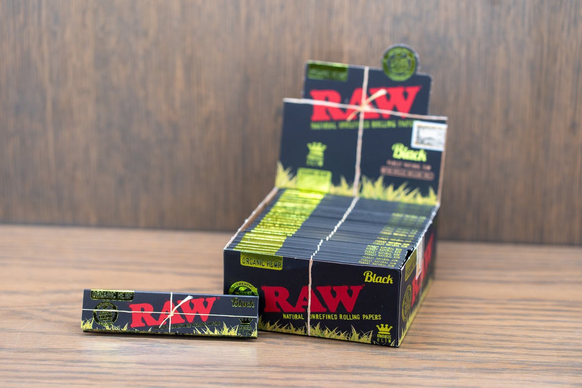 BLACK ORGANIC HEMP KING SIZE PAPERS at HudHaus Dispensary
