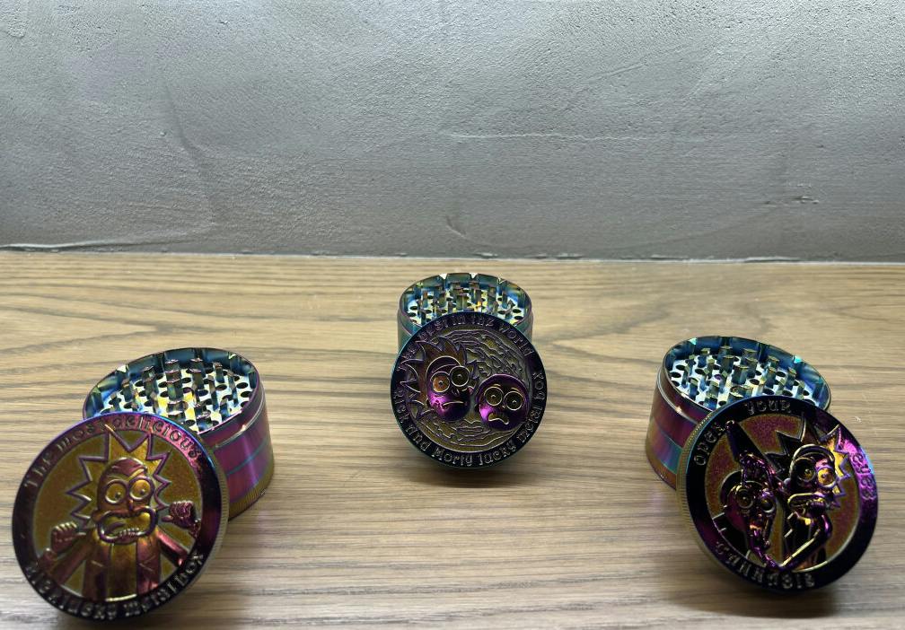 LARGE MULTI COLORED GRINDER