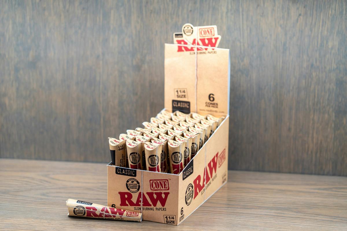 RAW CLASSIC CONES (1 1/4 SIZE) 6PK