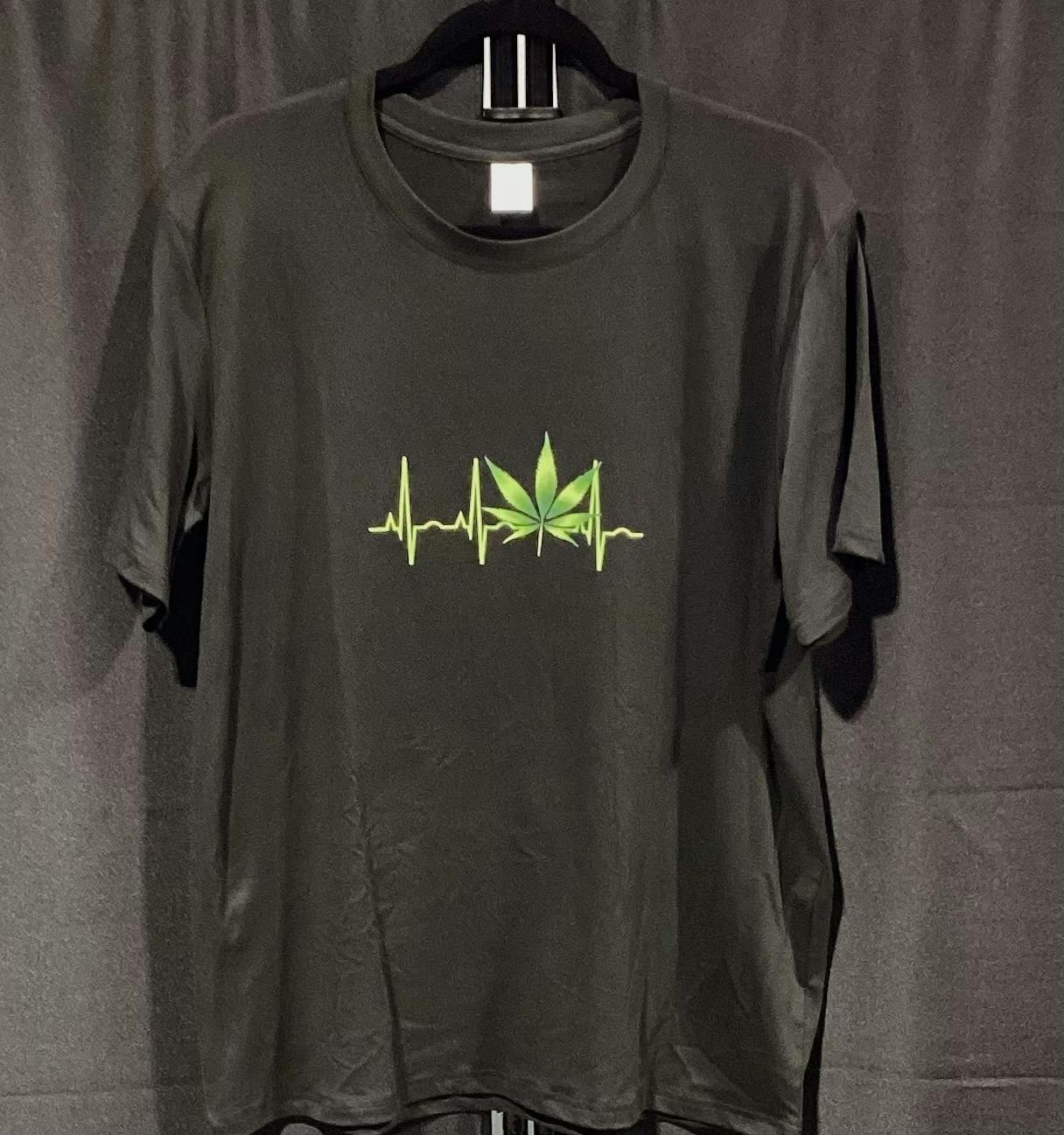 Heart Beat and Maple Leaf Print Black Large