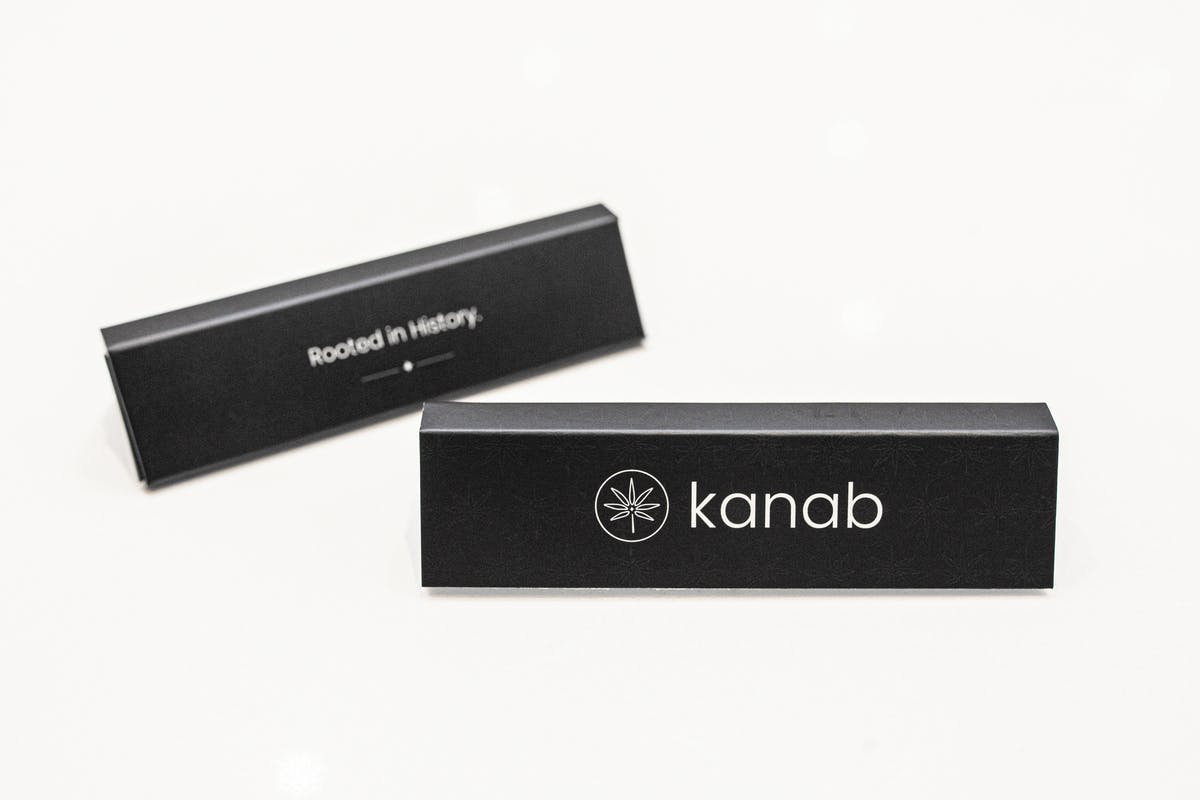 Kanab Hemp Rolling Papers with Tips - 1 1/4"