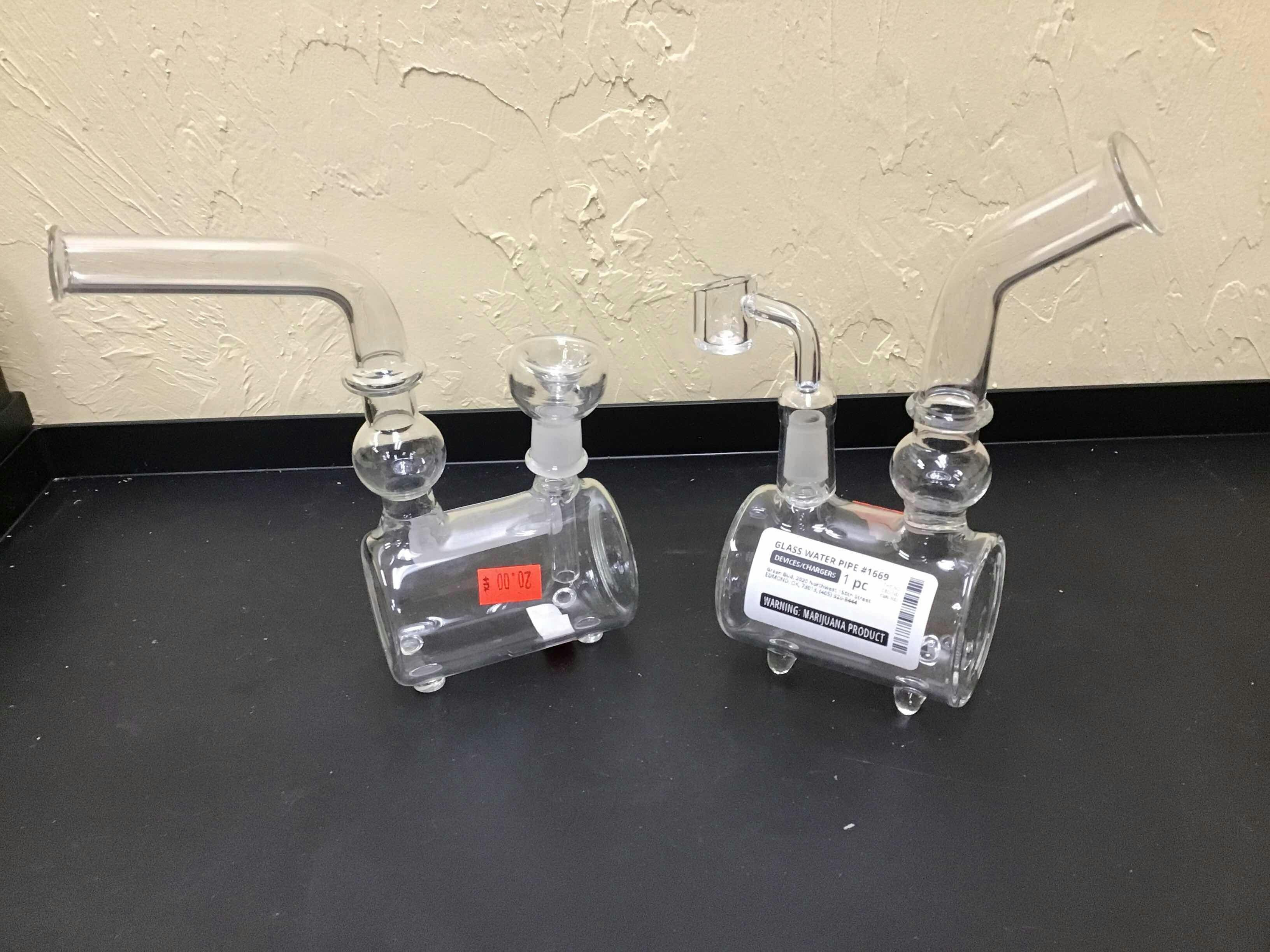 GLASS WATER PIPE #1669