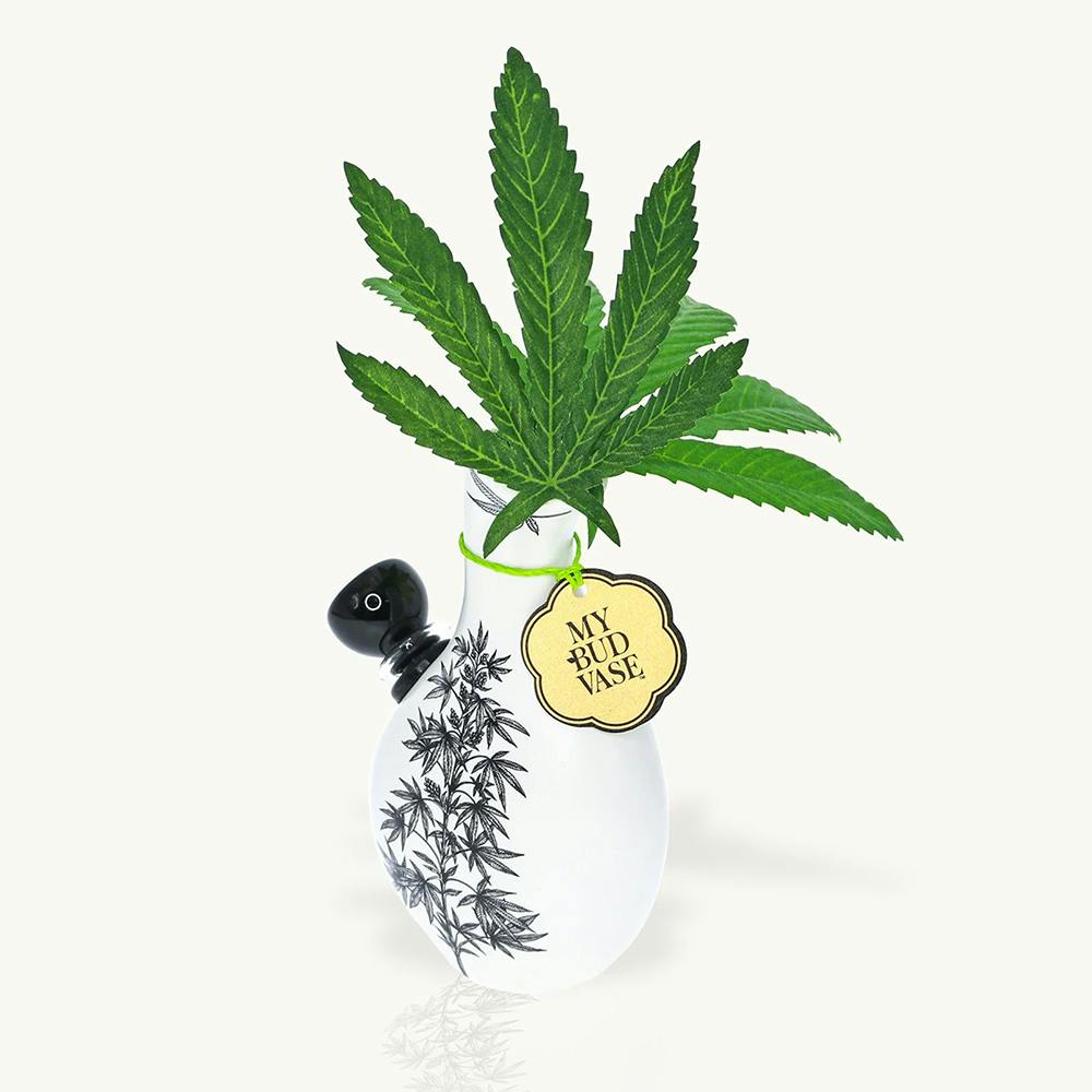 MBV Bong: Love Bud Vase