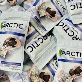 100mg Cookies & Cream White Chocolates by ARCTIC BAKERY