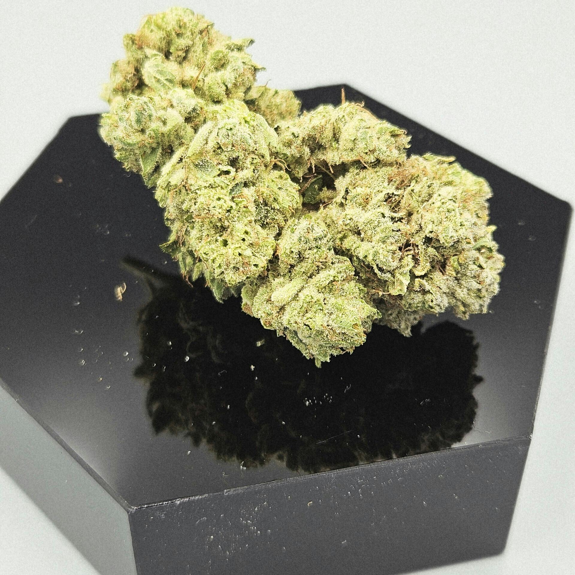 Gorilla Glue #4 | Deli Flower | 23.2% | Indica cannabis product