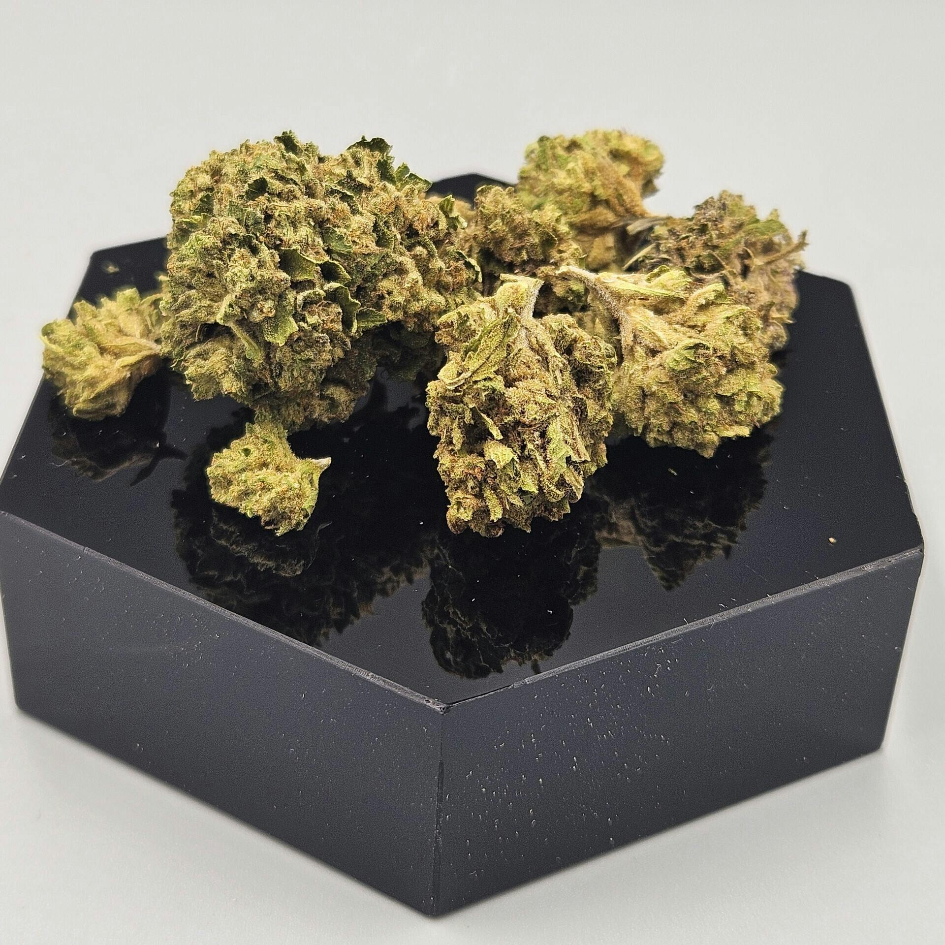 Huff | Bulk Flower | Larry Bird | Hybrid | 26.74% at Planet Purple Provisioning Center