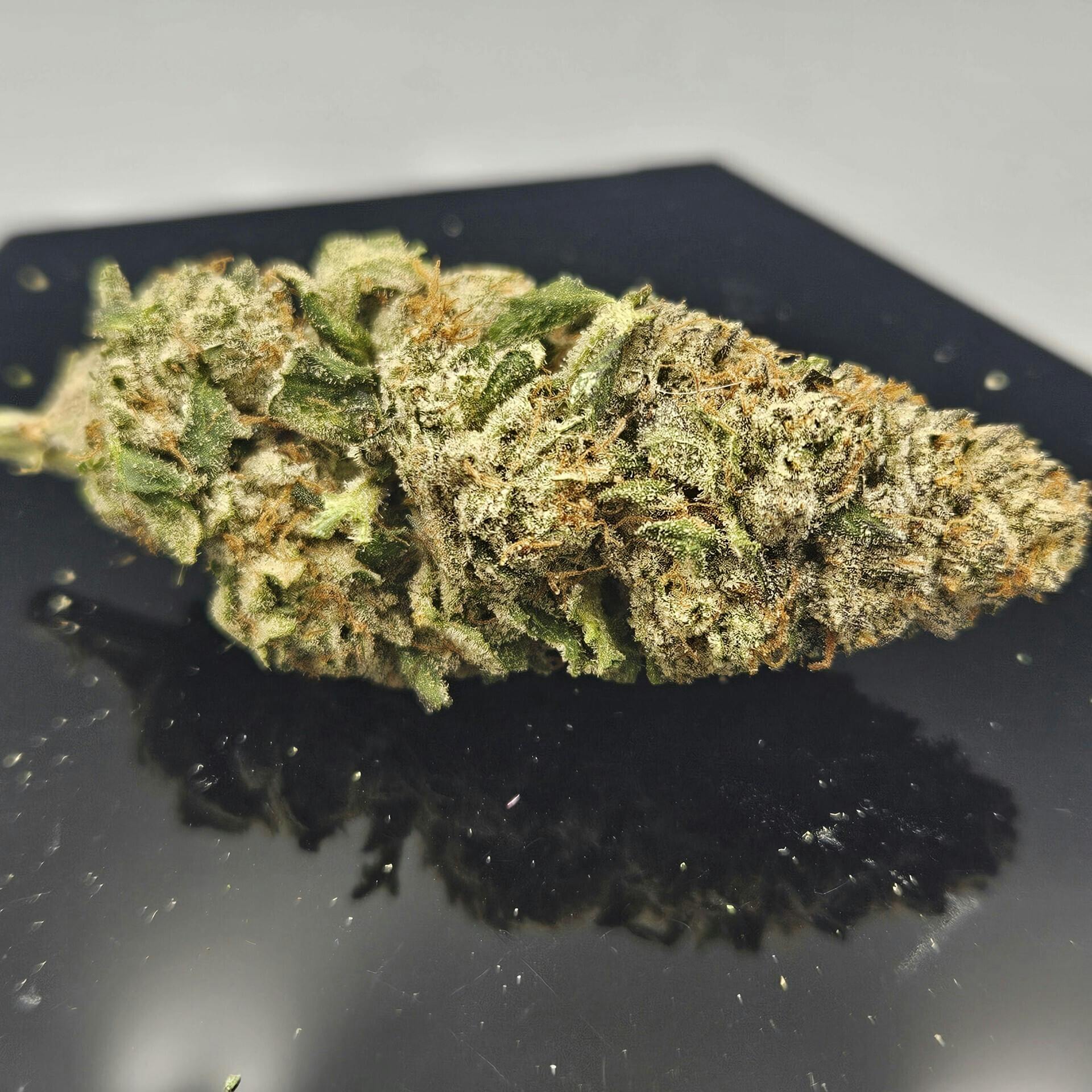 Layer Cake | Deli-Flower | Hybrid | 29.9% cannabis product
