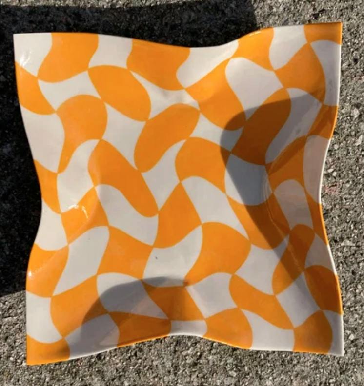 Ami Like Miami Small Wavy Dish - Yolk Yellow