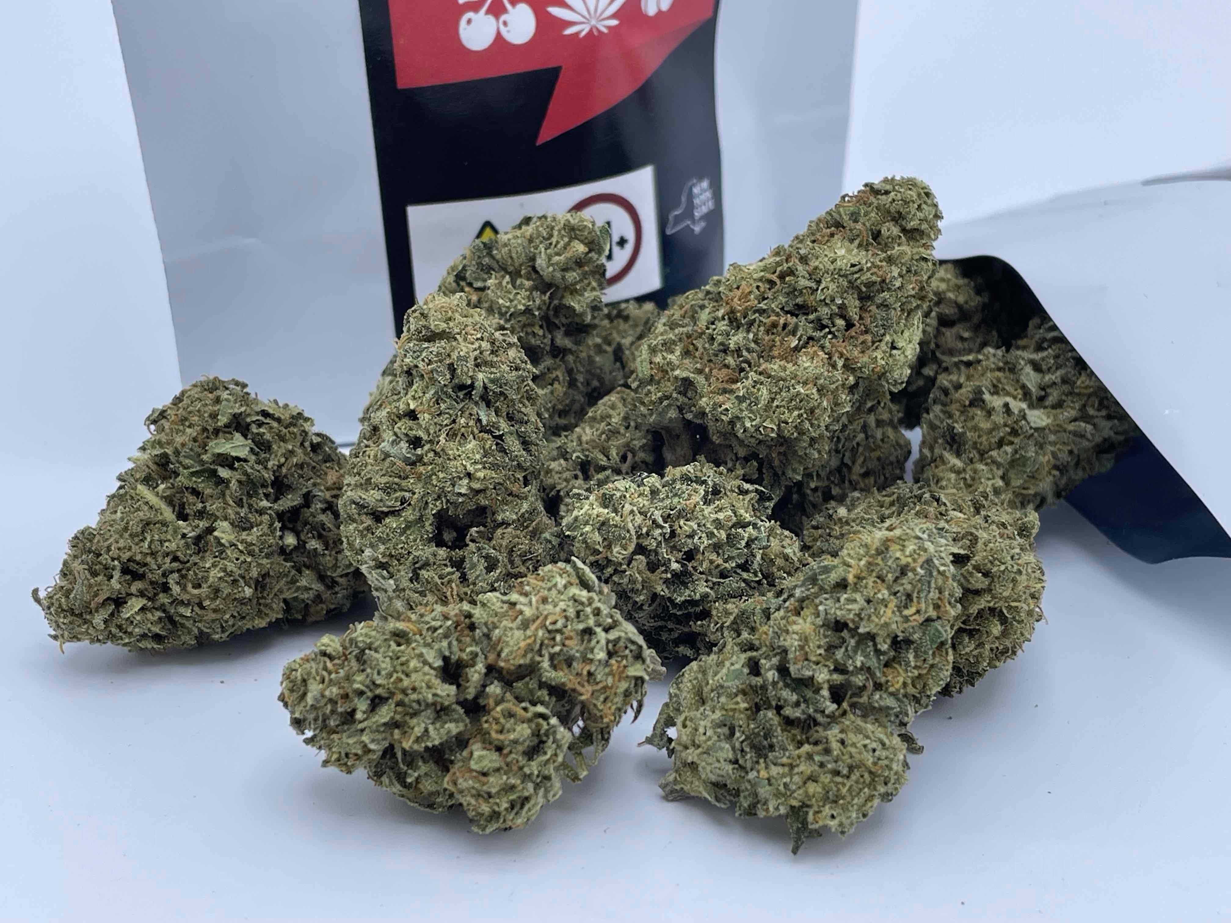 STRAWPICANA - 3.5G FLOWER