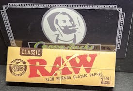 Raw 1 1/4 Rolling Papers