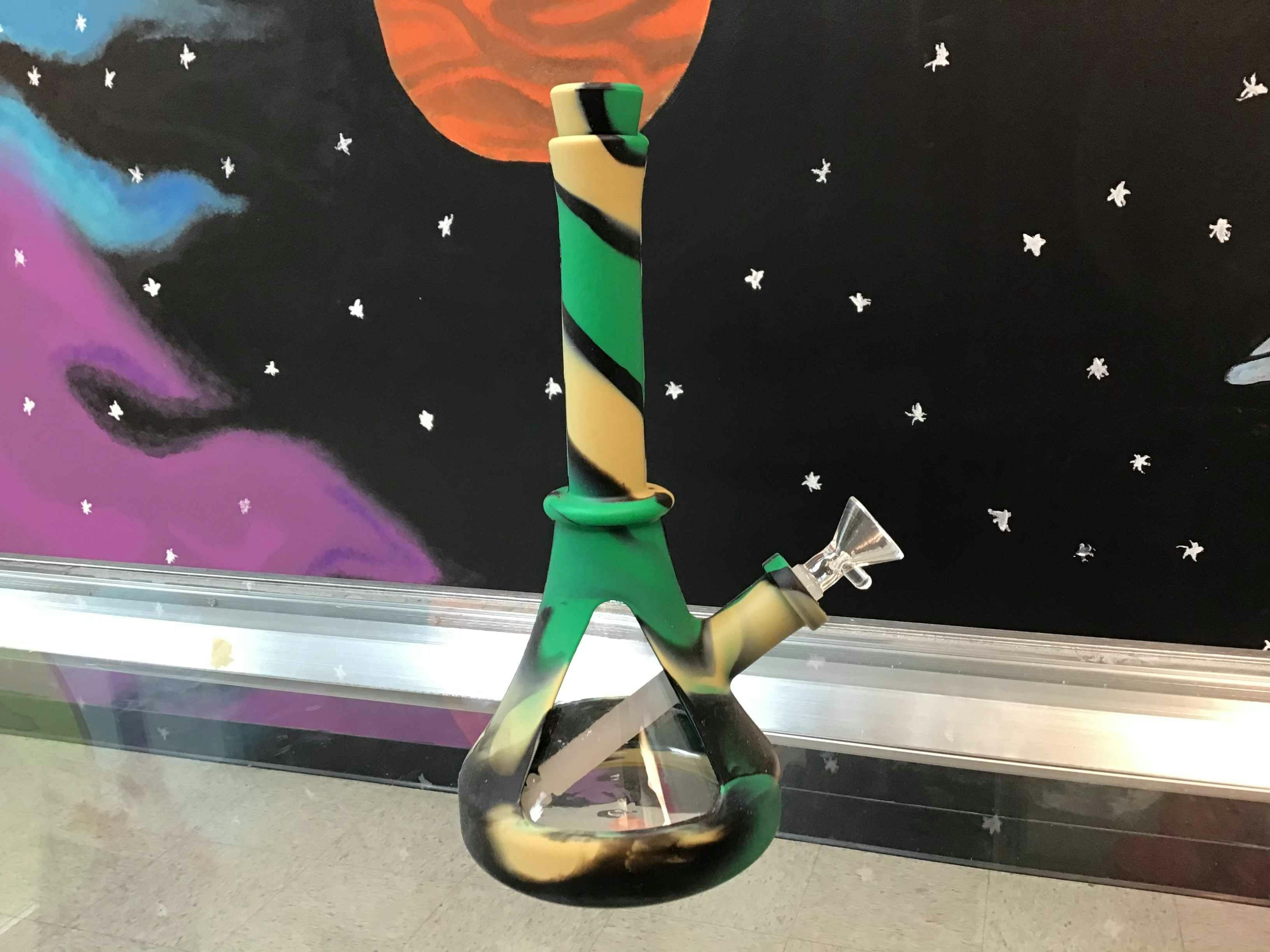 Tasty Puff Bong W/beaker 10”