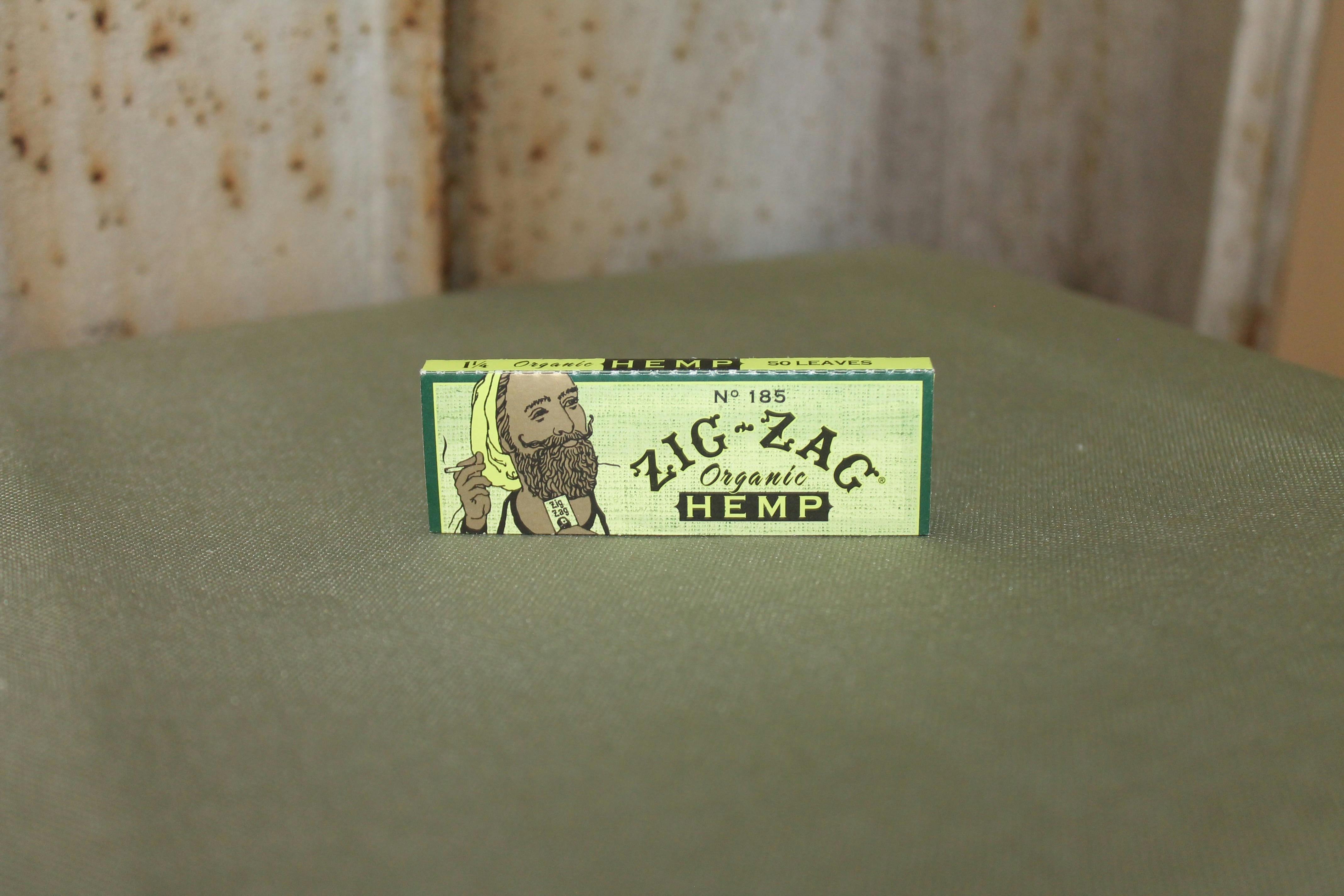 RCD | Zig-Zag Organic Hemp Rolling Paper's (1 1/4) at Northeast Kannabis