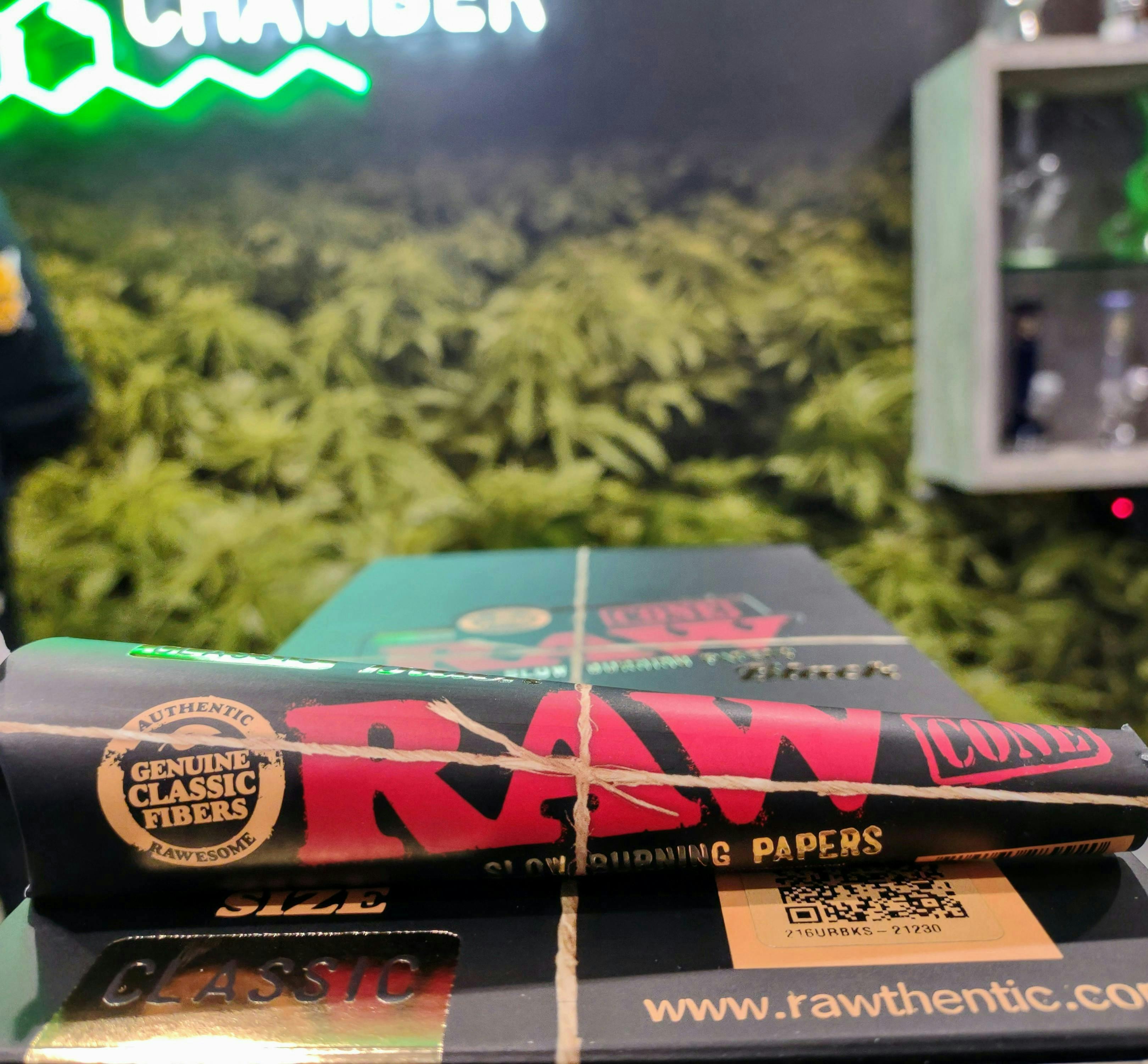 MK Glass - Black Raw Cones King Size - Cones
