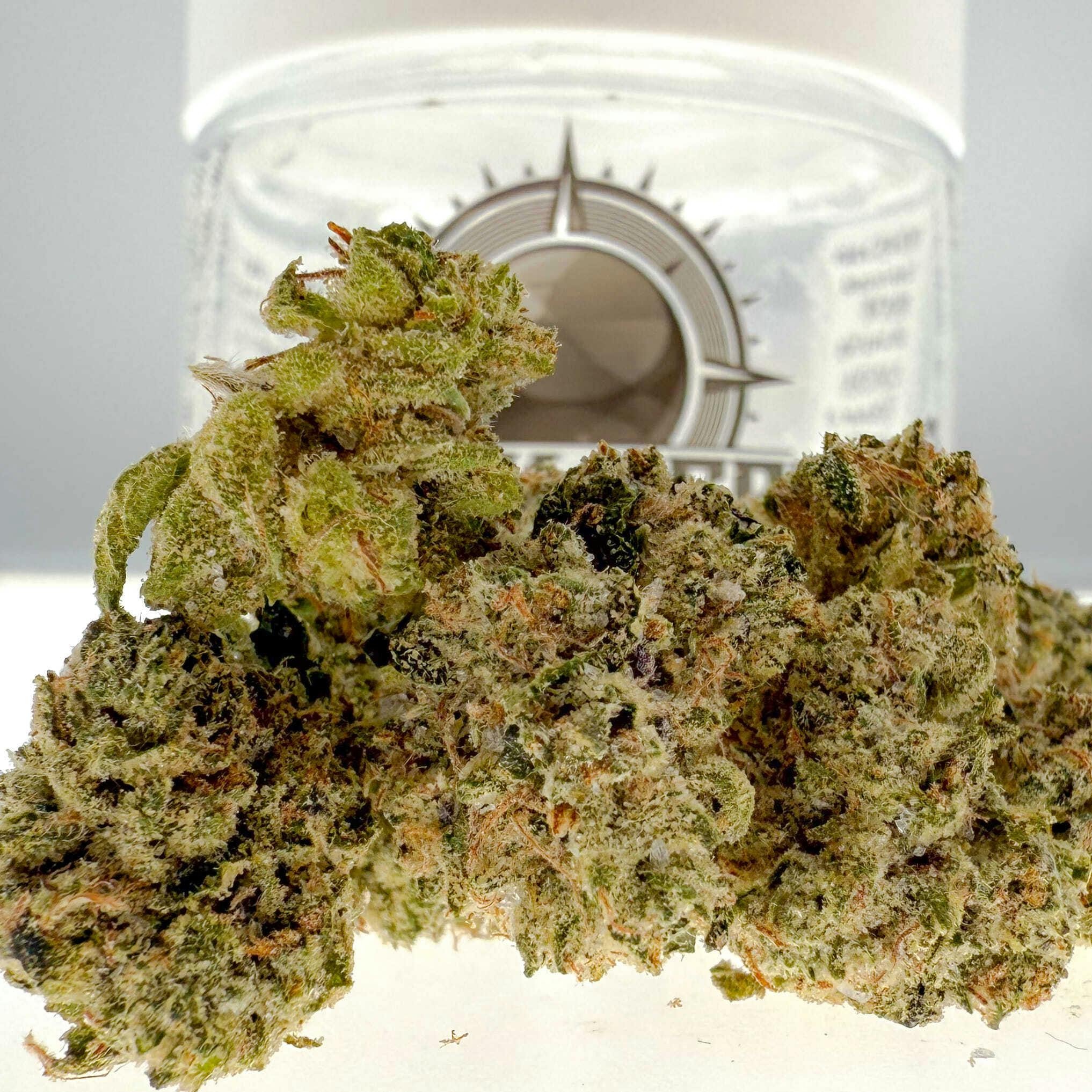 Black Pearl - Og Kush: Diamond Coated Smalls - 3.5 grams