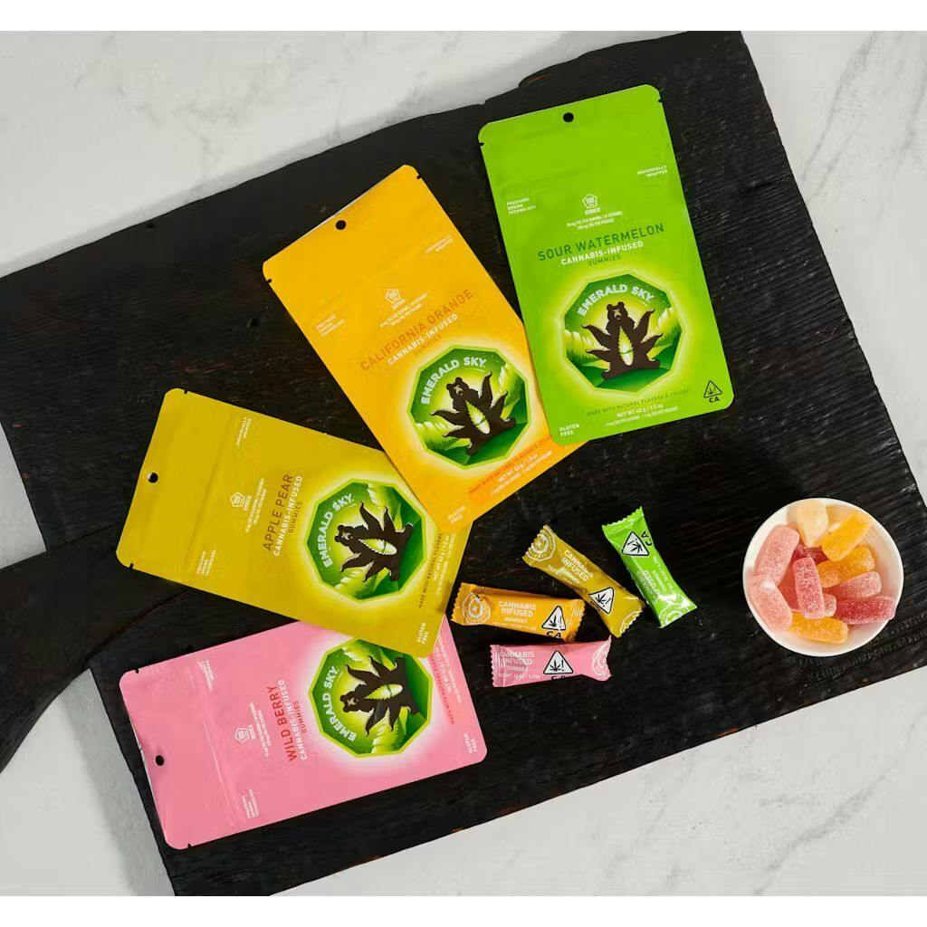 Emerald Sky - — Sativa - Milk Chocolate Peanut Butter - 10 Pack - 100mg