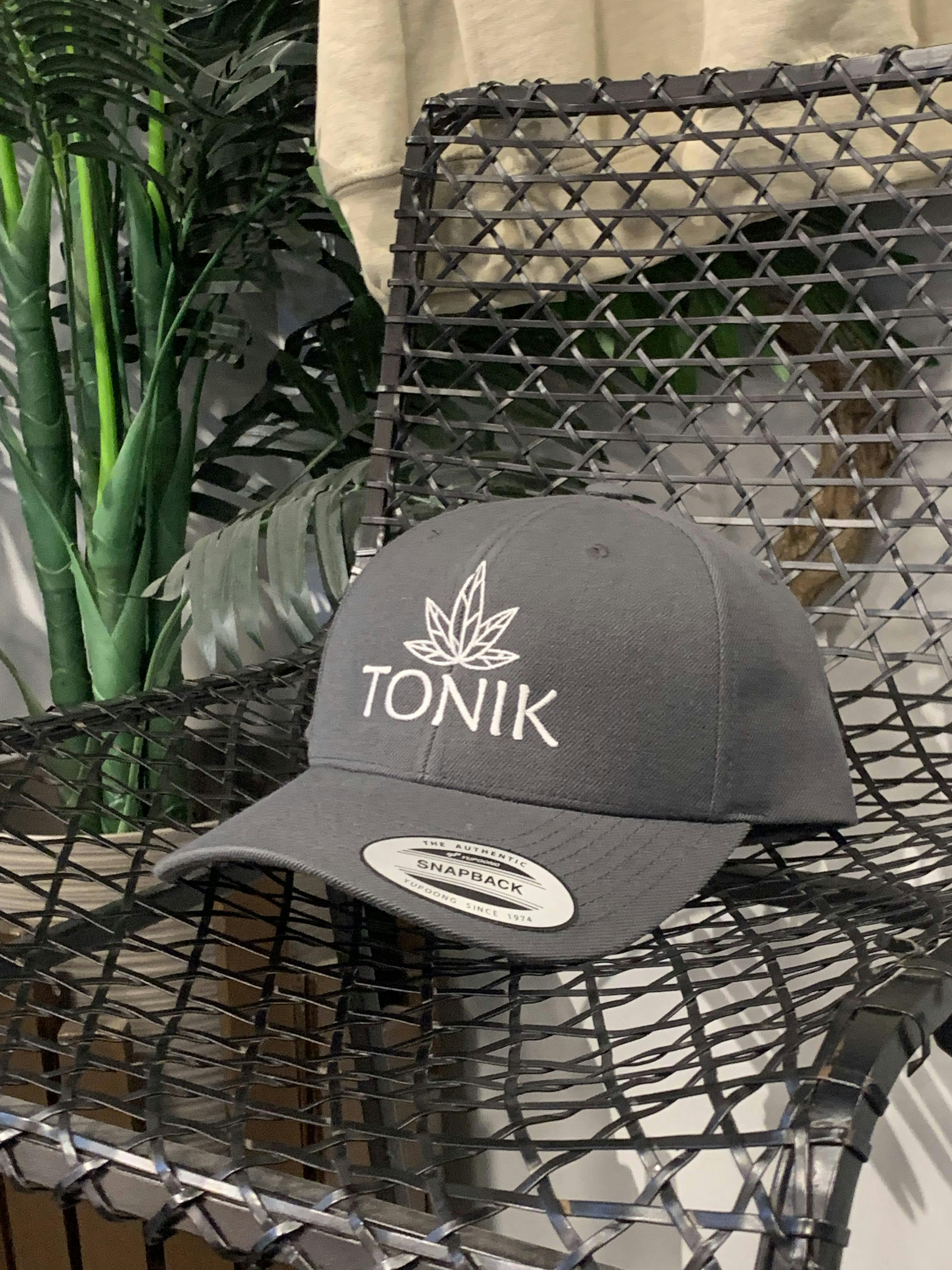 Tonik premium snapback cap - Dark grey white logo