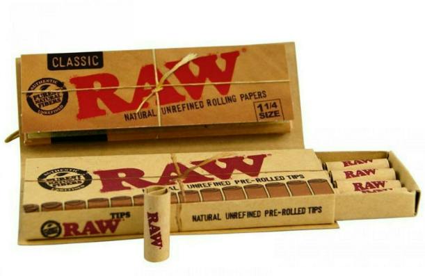 RAW Classic 1 1/4 Rolling Papers With Tip