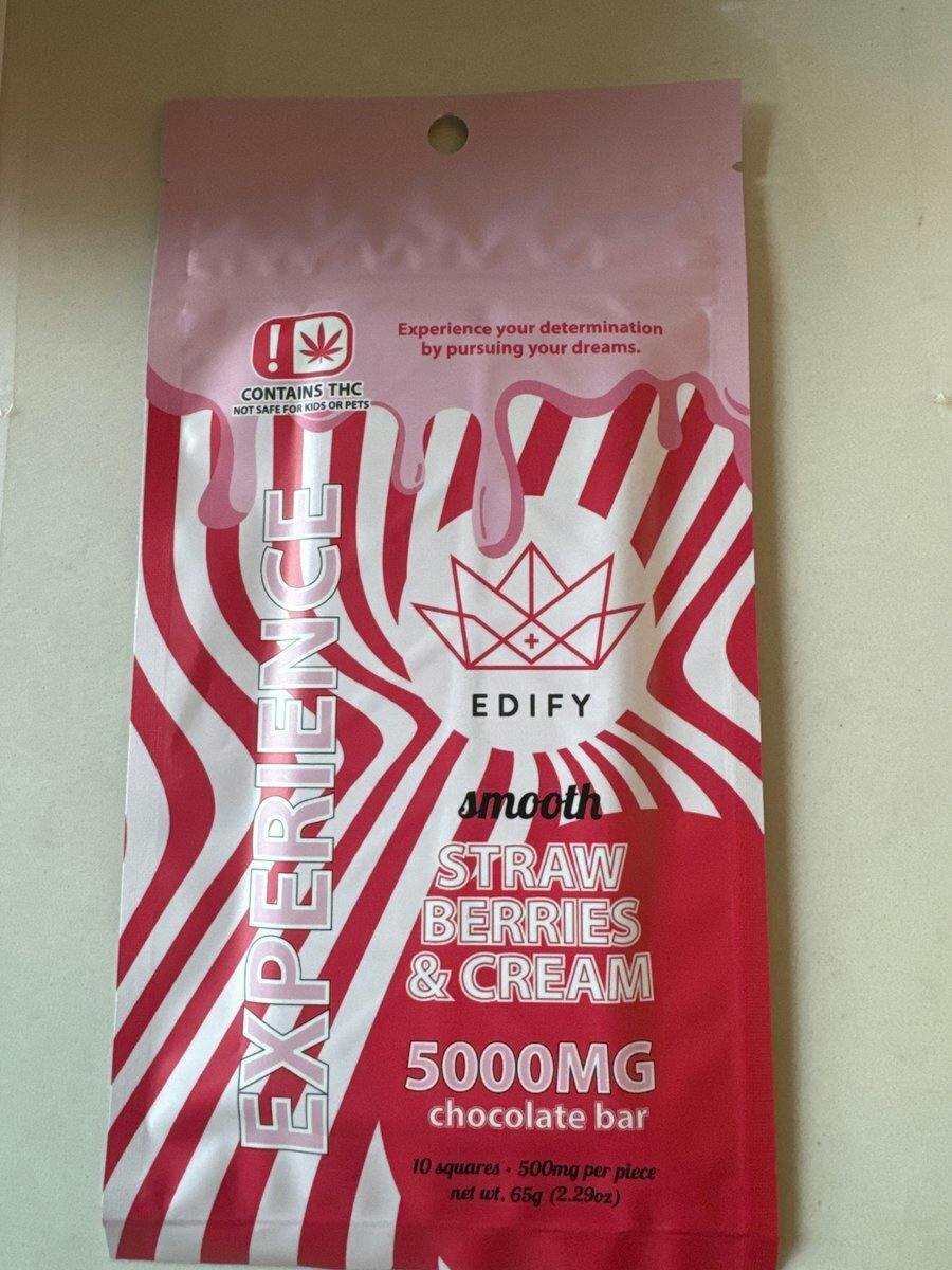Edify 5000mg THC Strawberries & Cream Chocolate Bar 65g