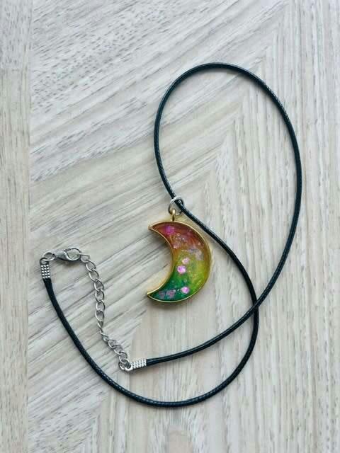 ASH'S ART: WEED NECKLACE (MOON)