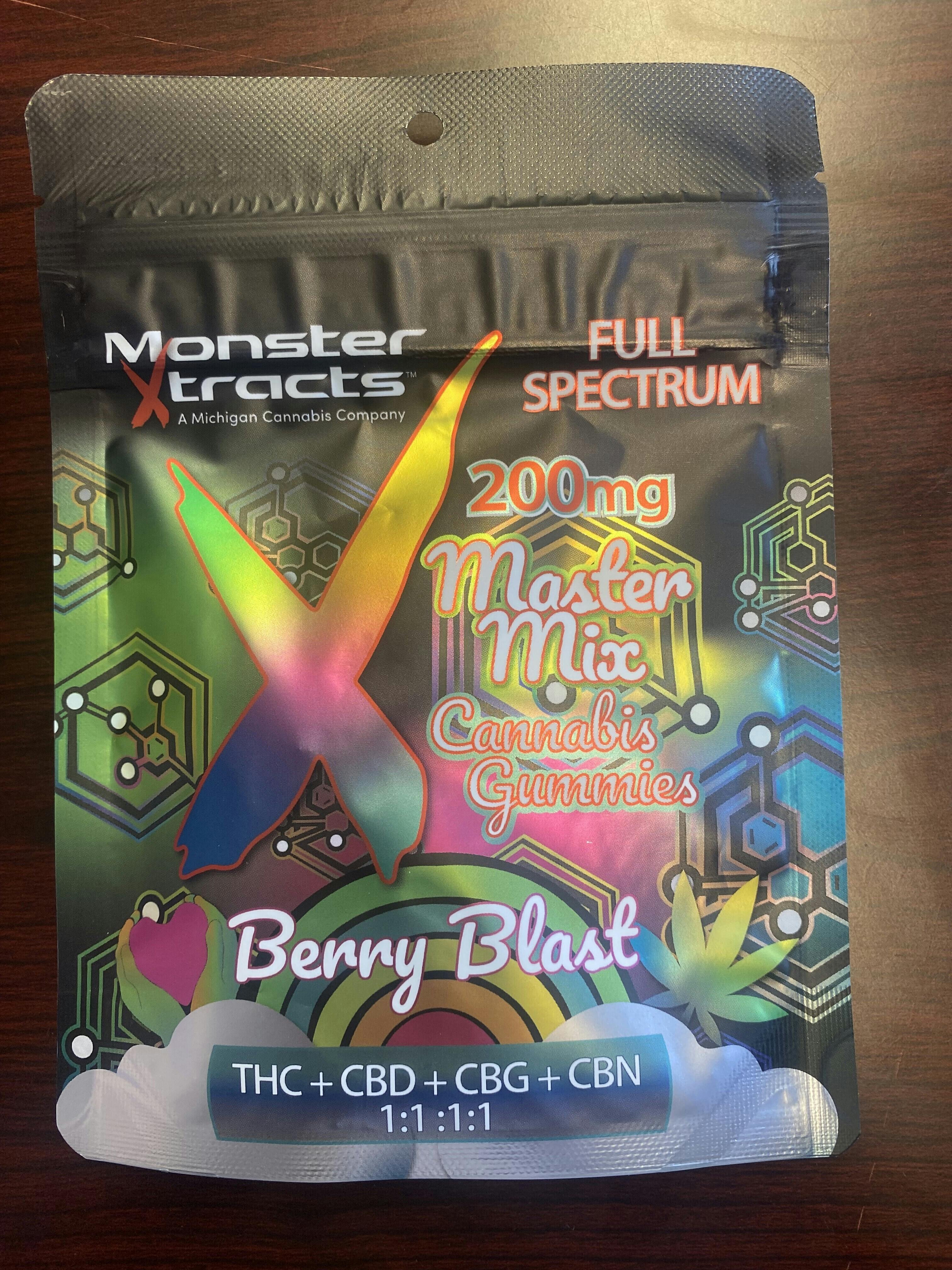 Monster Xtracts - Berry Blast - 200mg Full Spectrum Gummies (10x20mg)