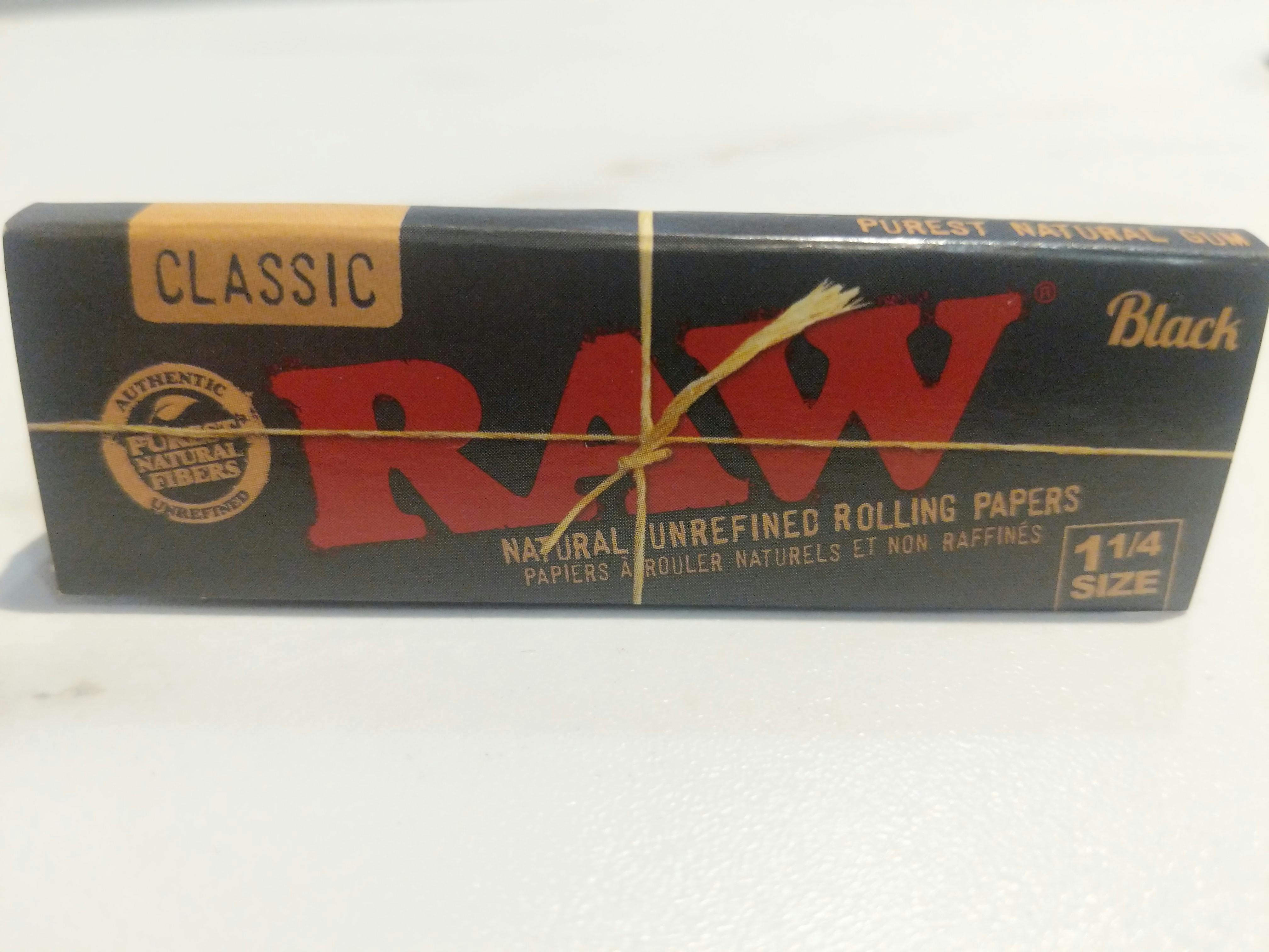 RAW - Black Rolling Papers (Natural Unrefined Rolling Papers) 1-1/4
