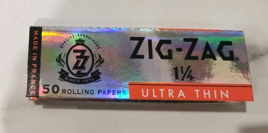 Zig Zag - Slow Burning Ultra Thin Rolling Papers 1-1/4 - Silver