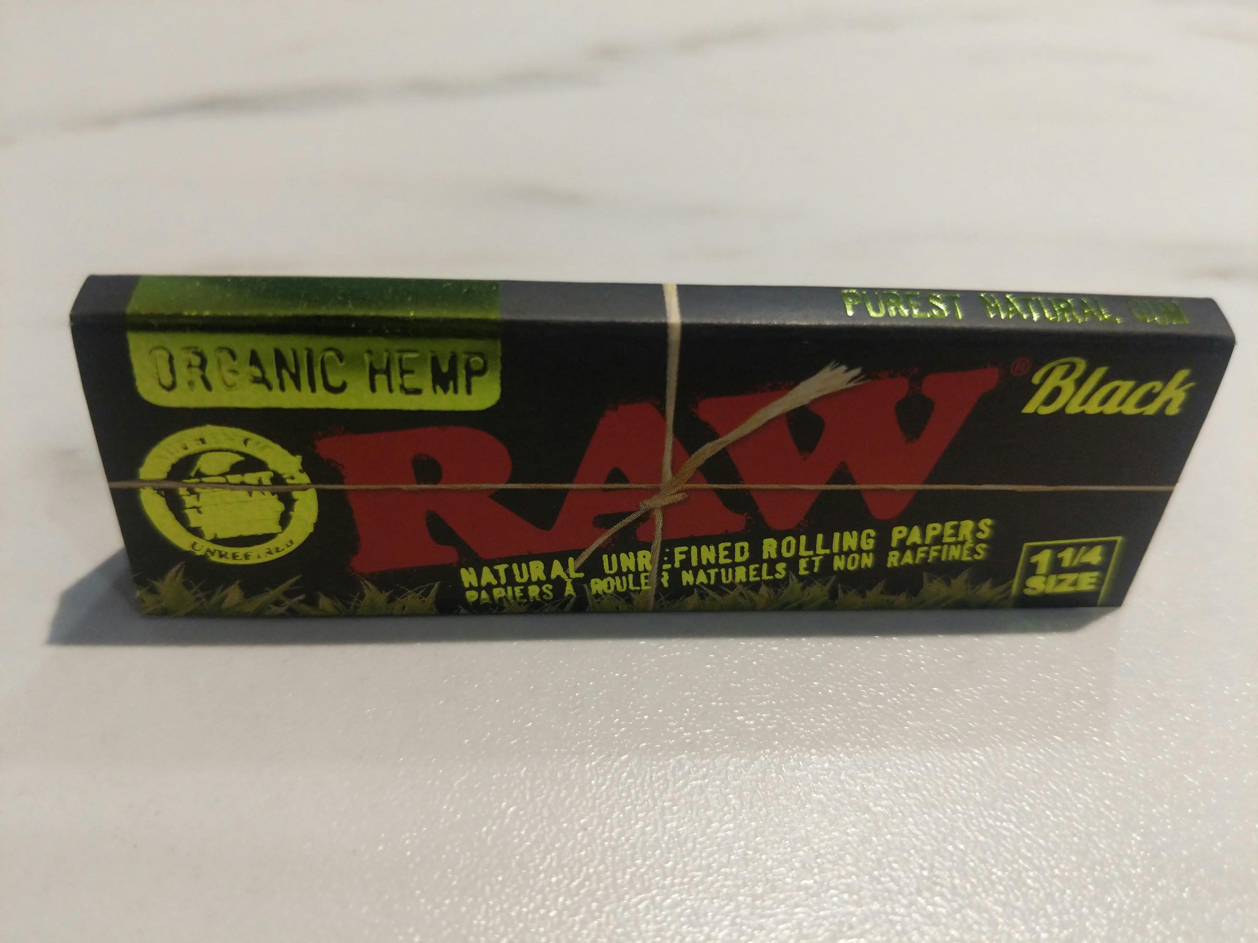 RAW - Black Organic Hemp Rolling Papers - 1-1/4"