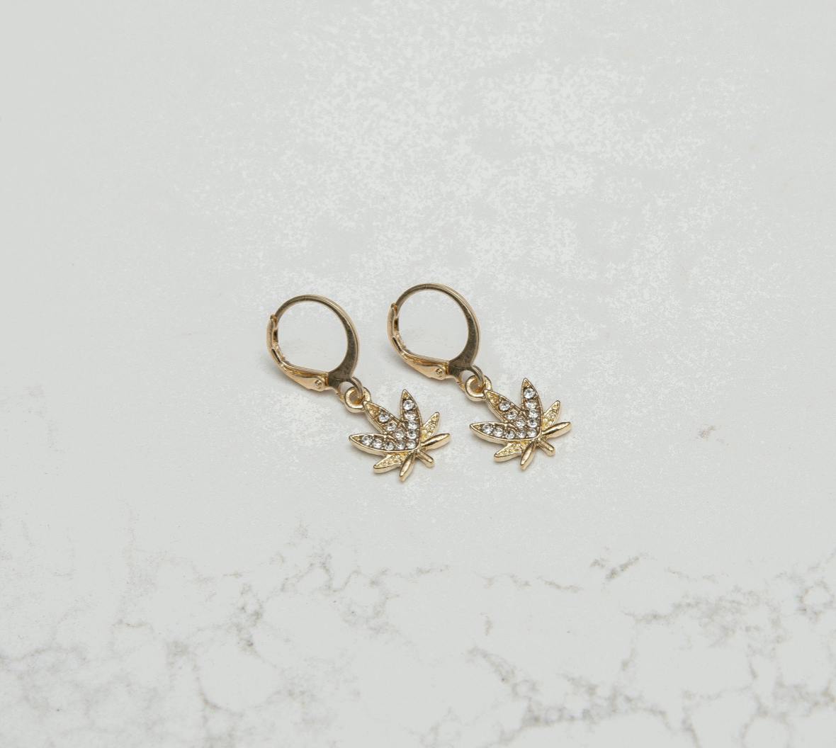 4K CANNABIS | EARRINGS | WEDDING CAKE | CLEAR