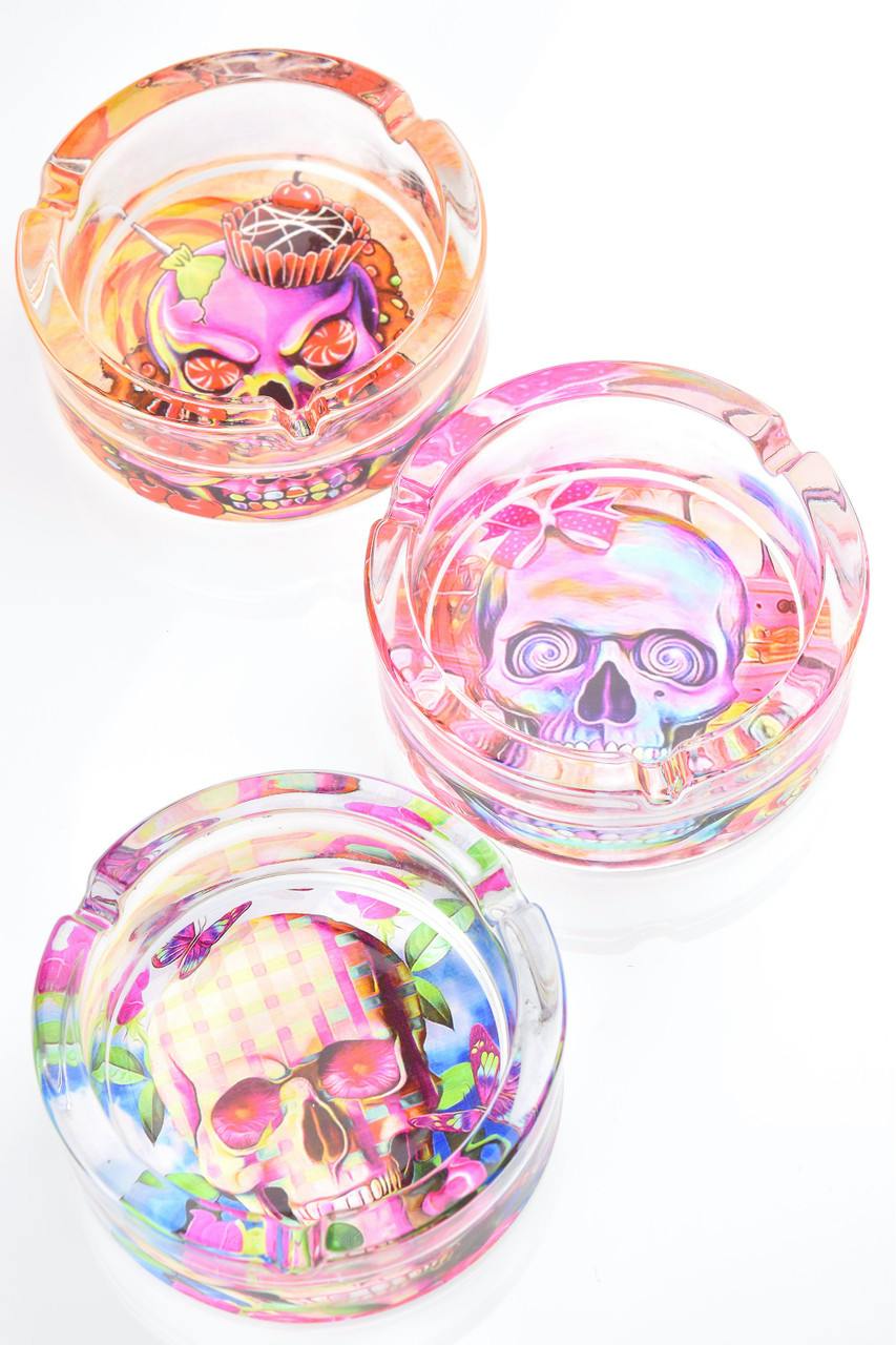 Novelty Items - - Ash Tray - Round Glass Design $12