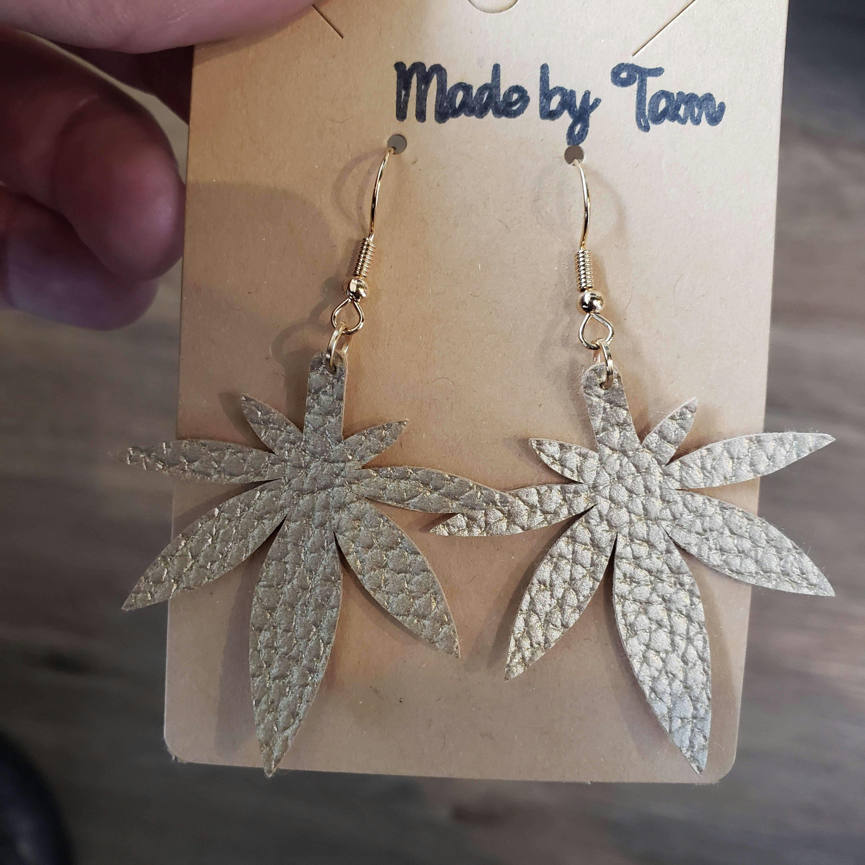 Weed leaf earrings