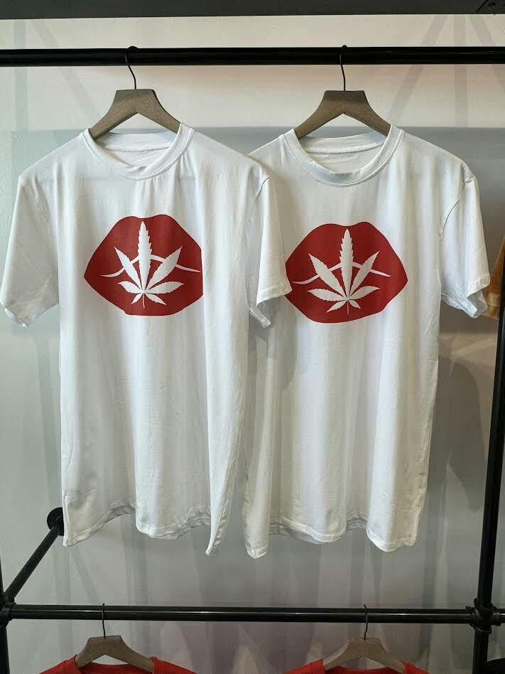 PG - WHITE/RED LIPS - T SHIRT - - 2XL