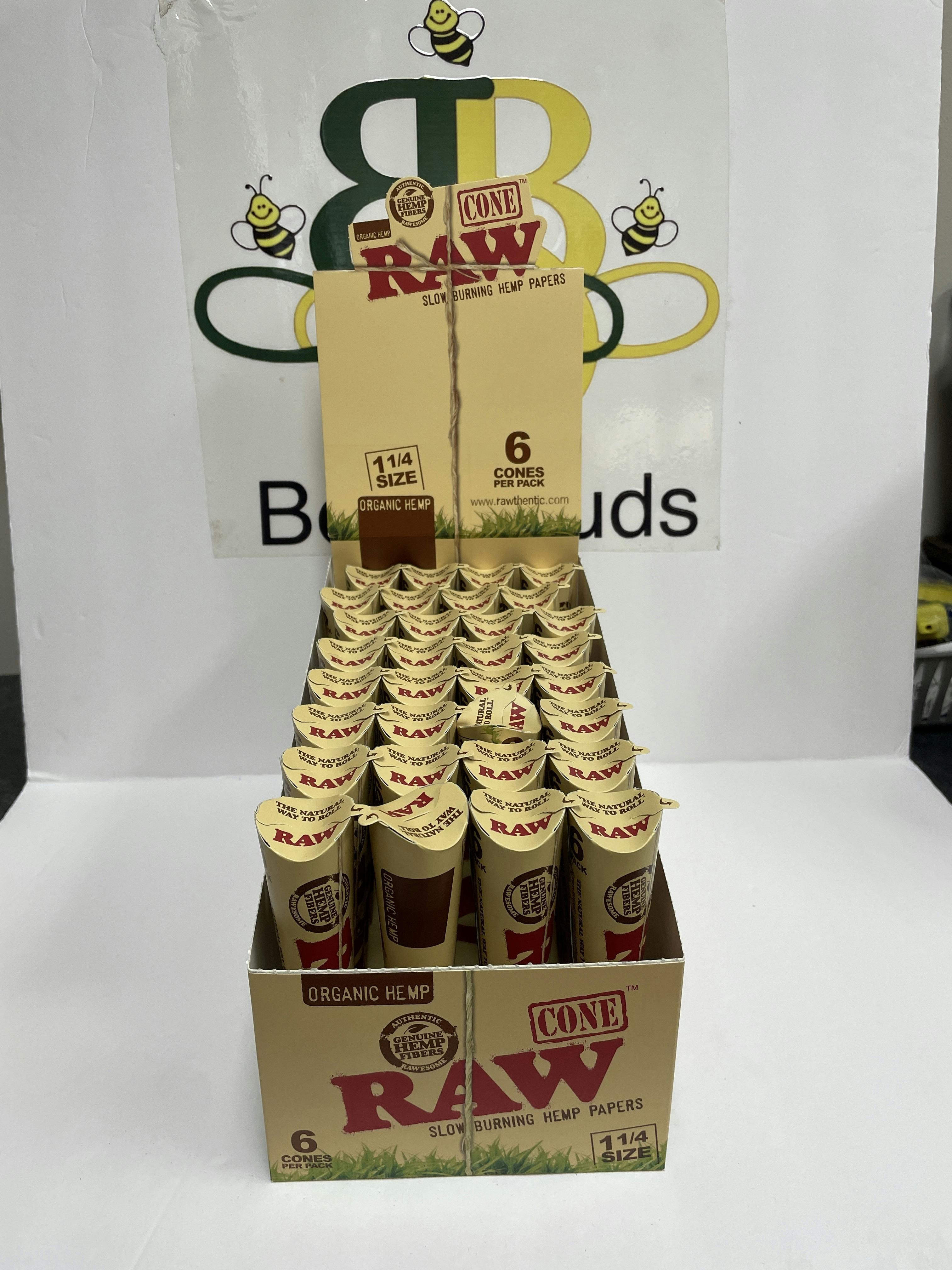 Raw - Organic 1 1/4 Cones 6pk at Bee's Buds Dispensary Saucier