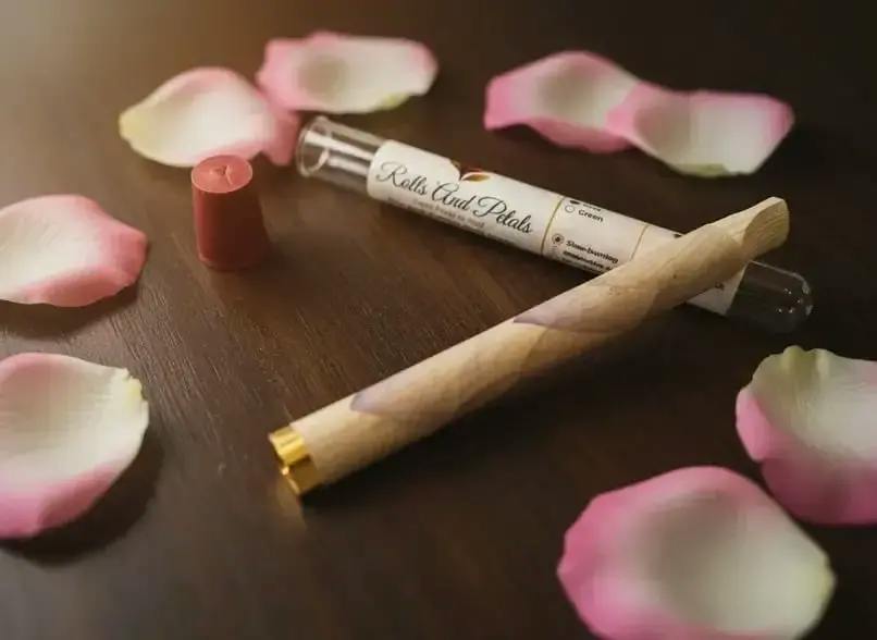 Rolls & Petals | Blue Lotus Petal Cones (Wood Tip)