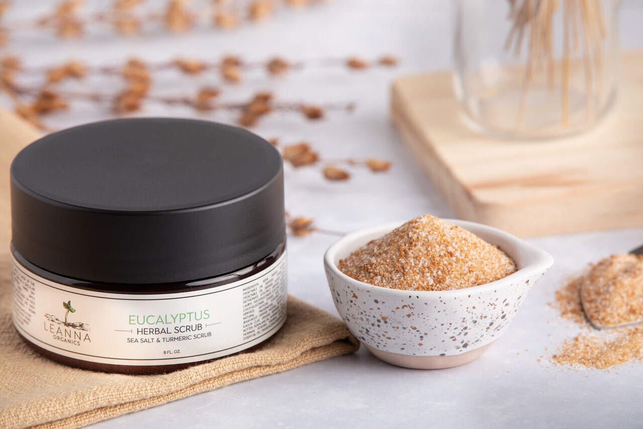 Leanna Organics Herbal Scrub (Eucalyptus, Sea Salt & Tumeric)