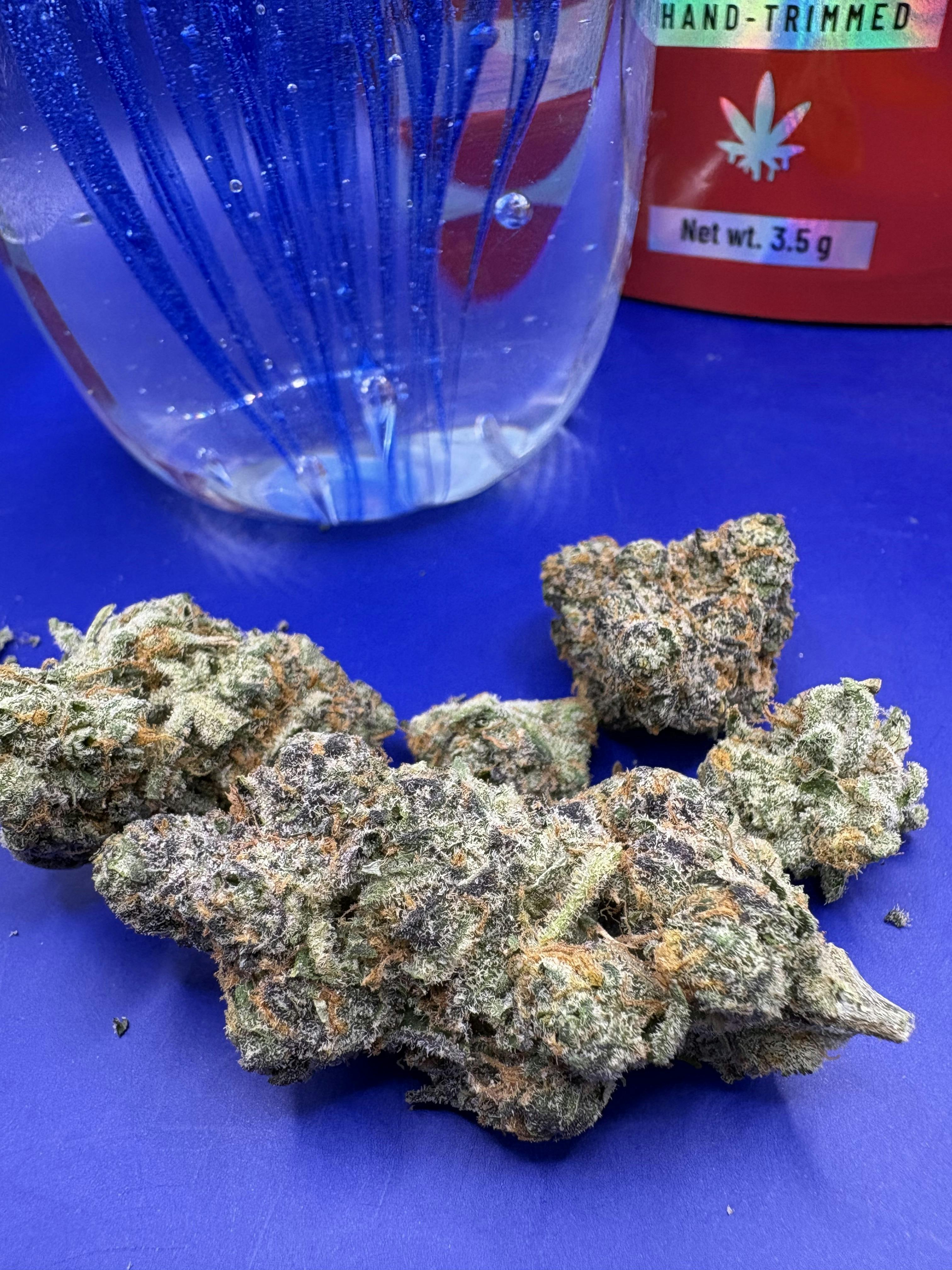 Sugar Leaf - Cheetah Piss 3.5 Grams