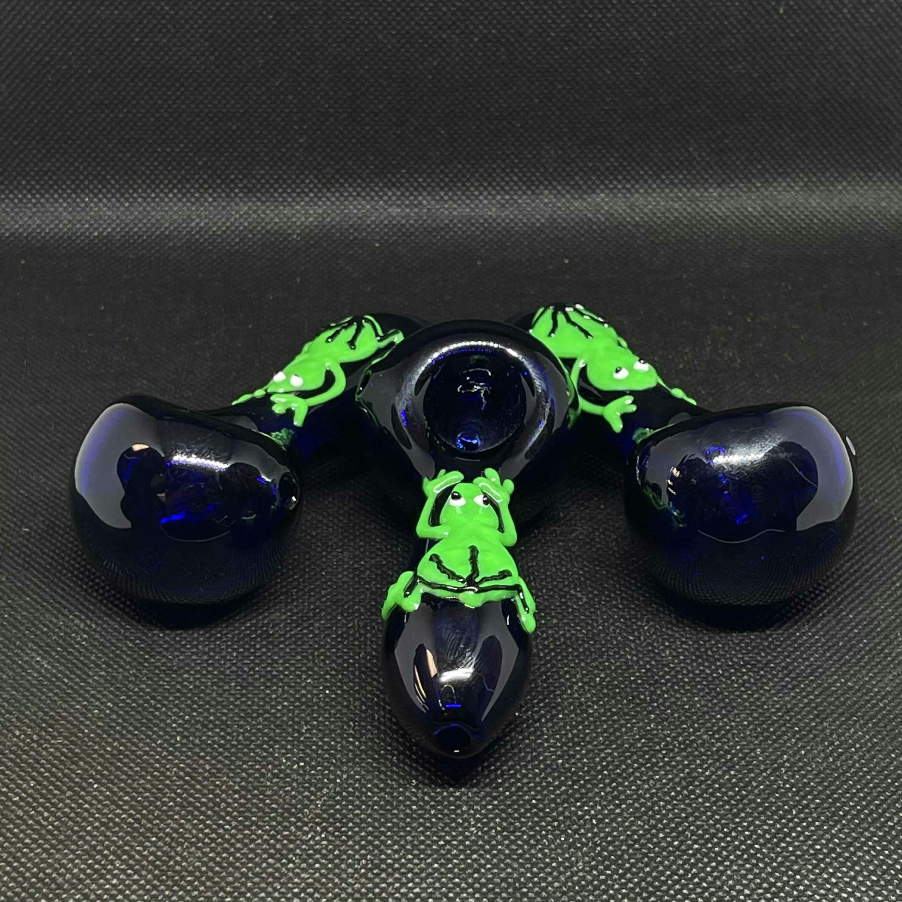 glass frog hand pipe