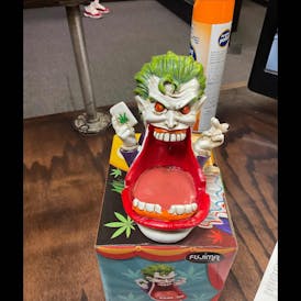 joker ash tray