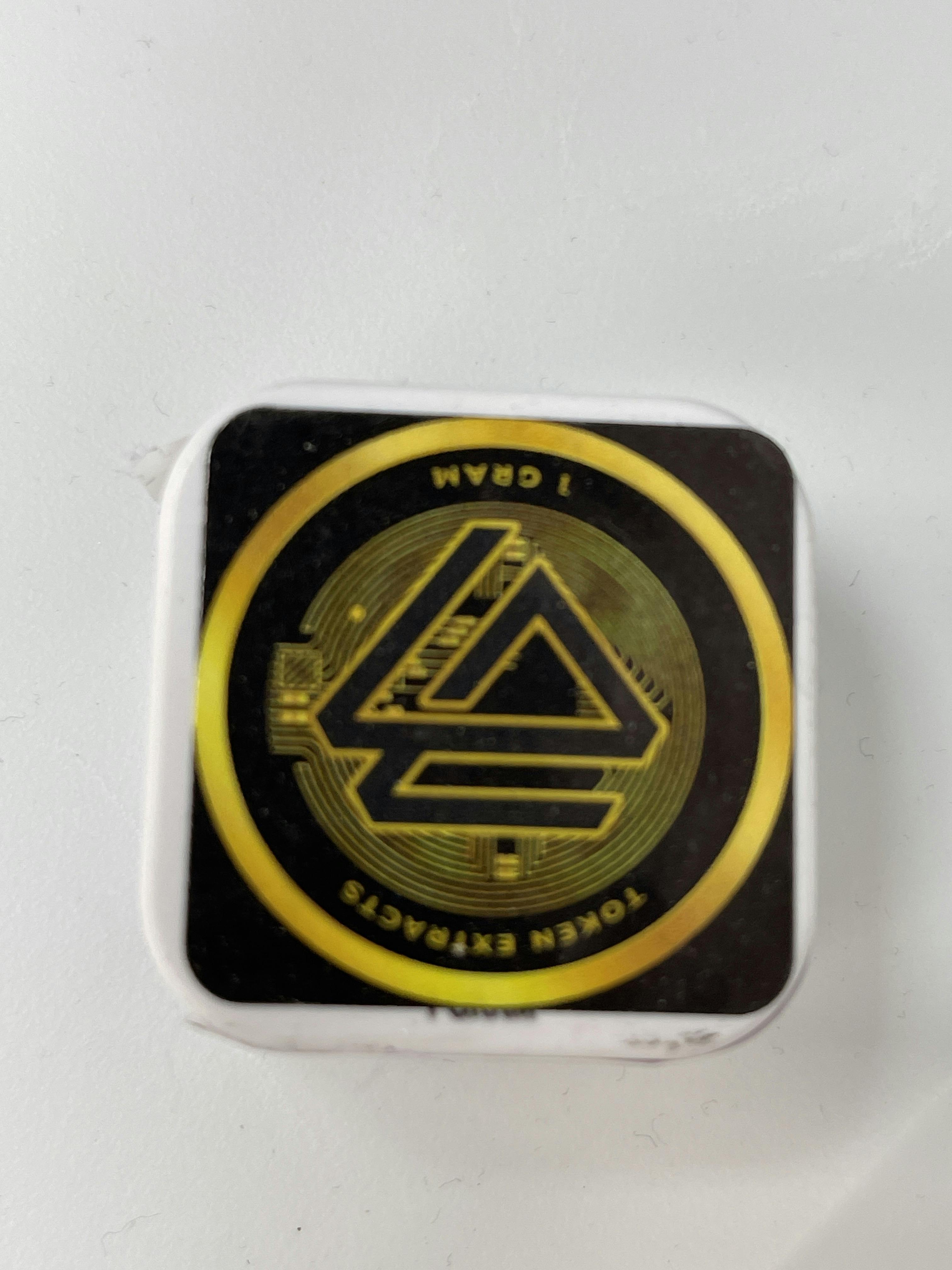 Token Extracts Oreo Cake
