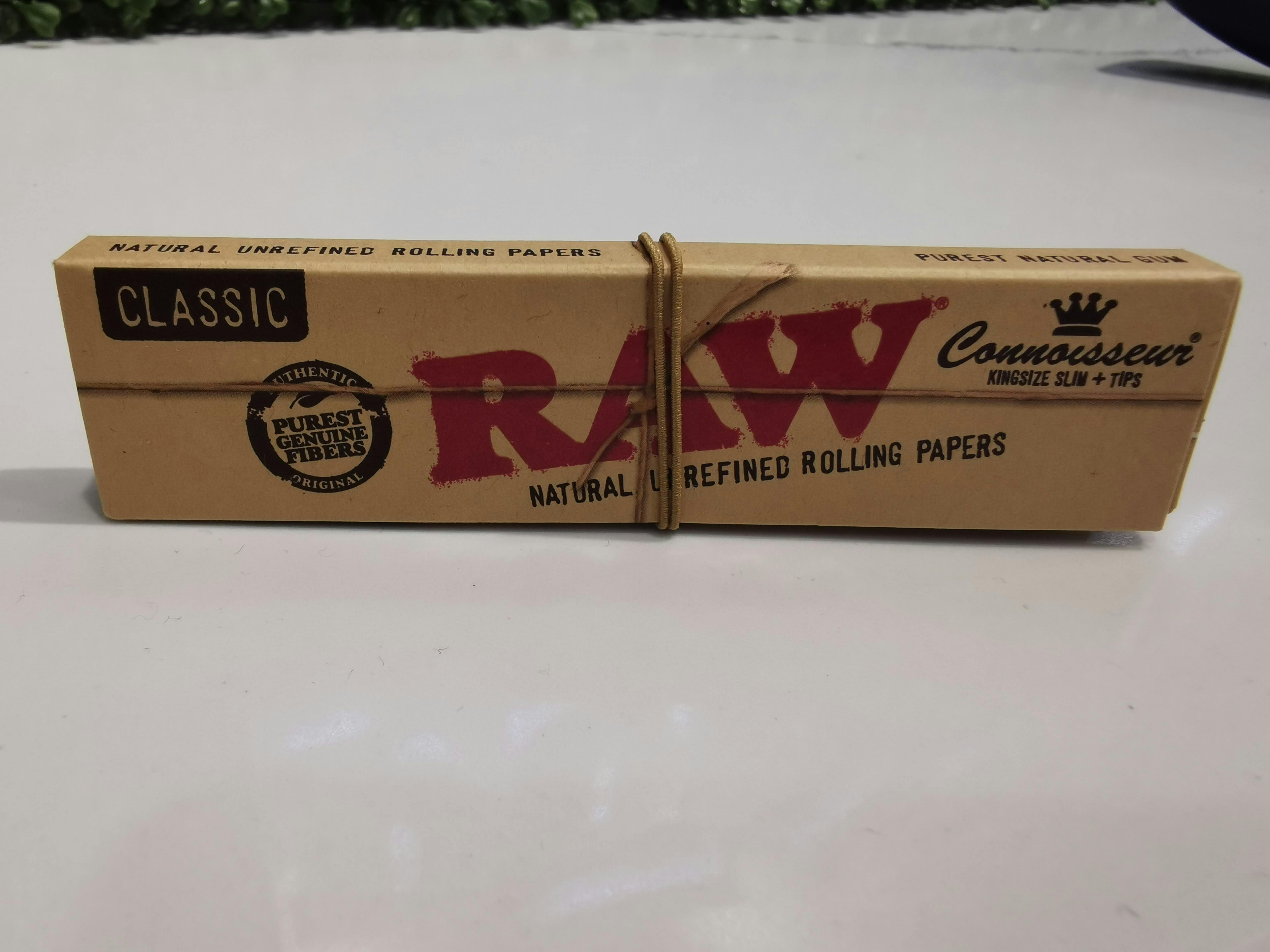 RAW Connoiseur King Size Slim + Tips-GG Papers