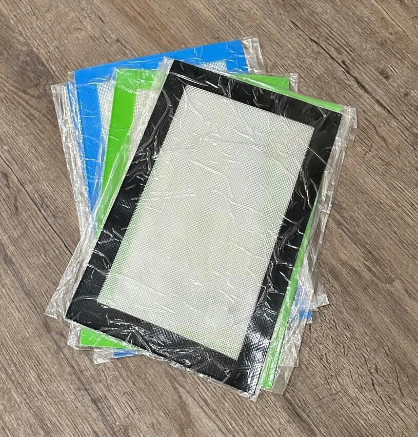 LUV, 11.75 x 8.25 silicone dab mat - colors may vary