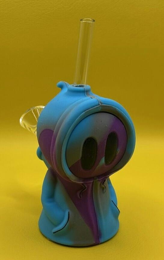 T, Ghost Bong -