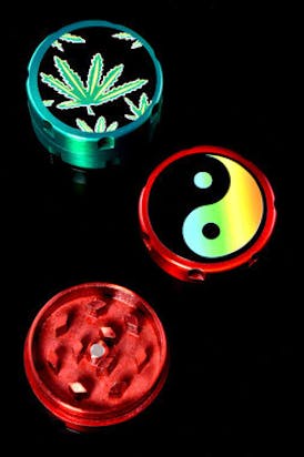 Gear - $8.99 - 30mm 2 Part Metal Grinder With Sticker Decal