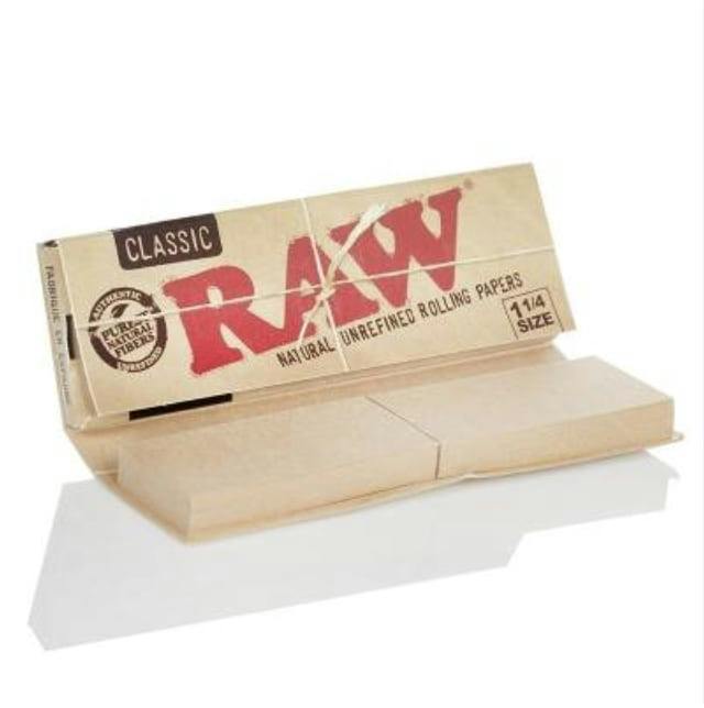 RAW Classic Connoisseur 1 1/4" Rolling Papers and Tips - 24ct