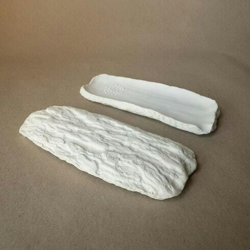 GREEN CANNABIS - MAPLE BARK, CERAMIC ROLLING TRAY WITH GRINDER, WHITE