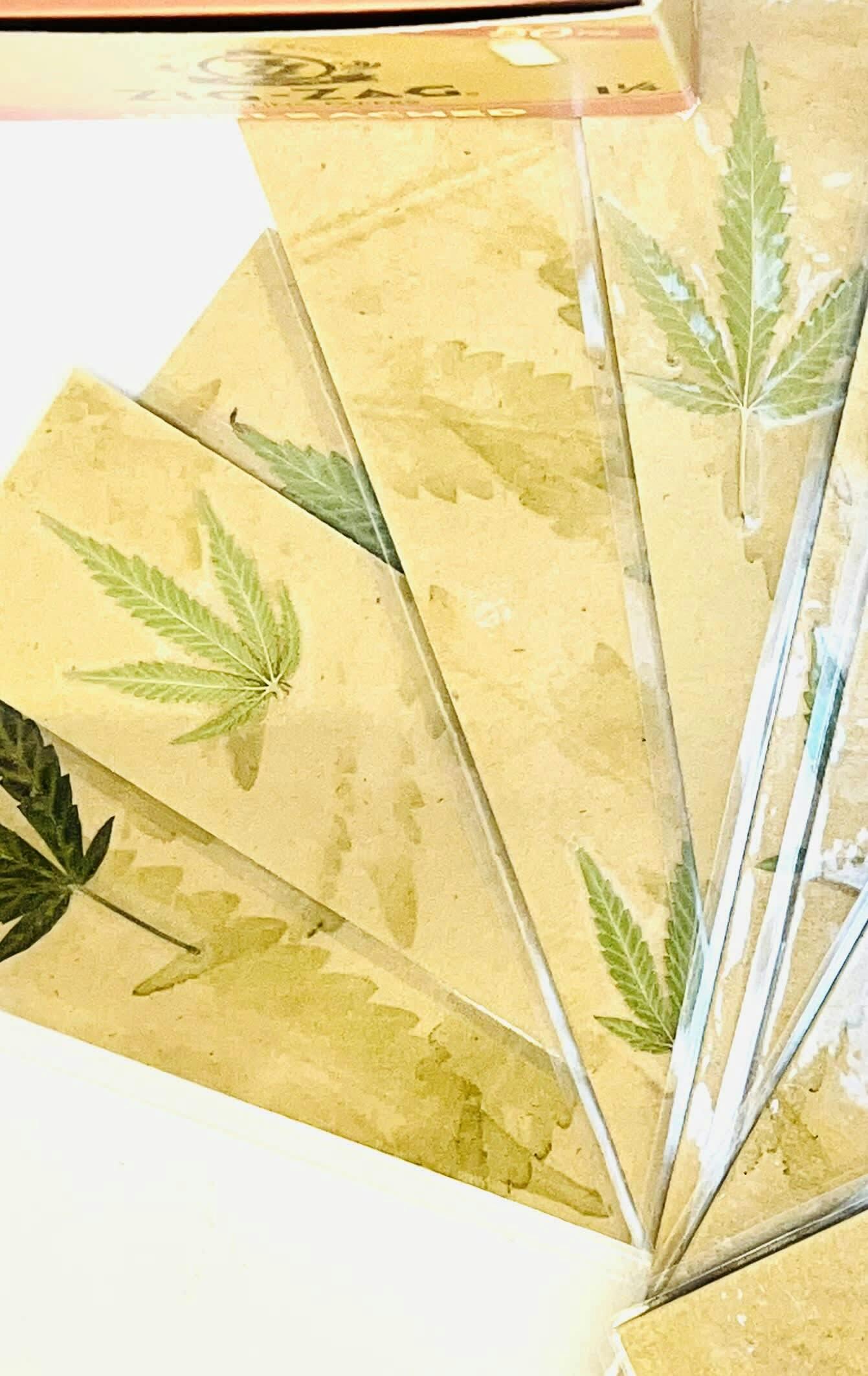 CANNABIS LEAF BOOKMARK SM